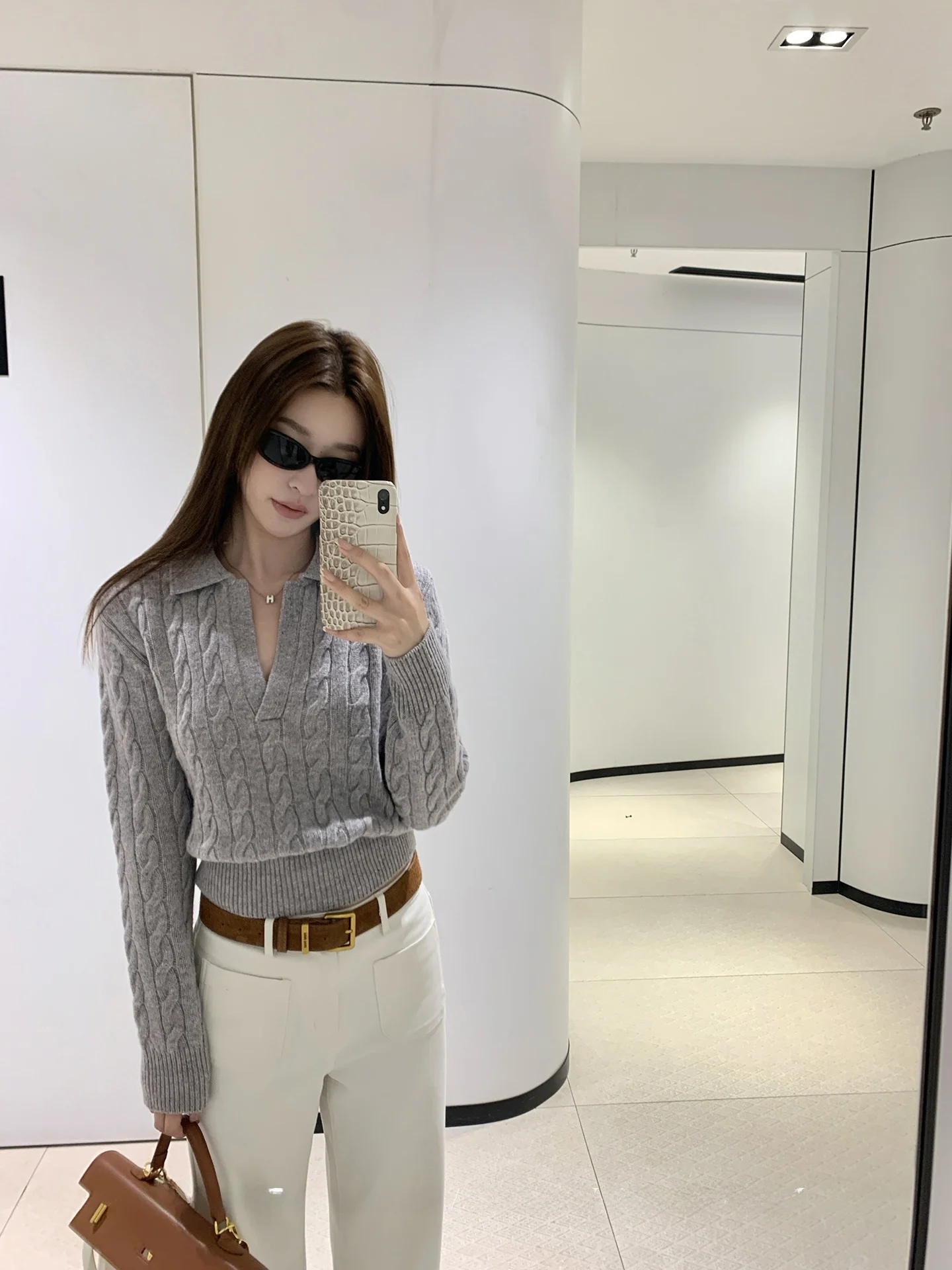 Lin2 New Luxury Women's Ne Knitted Sweater Twist Loose Fit Autumn Winter V-Ne Top Ele Sle Soft Wool Blend Lon...
Lin2 New Luxury Women's Ne Knitted Sweater Twist Loose Fit Autumn Winter V-Ne Top Ele Sle Soft Wool Blend Lon...