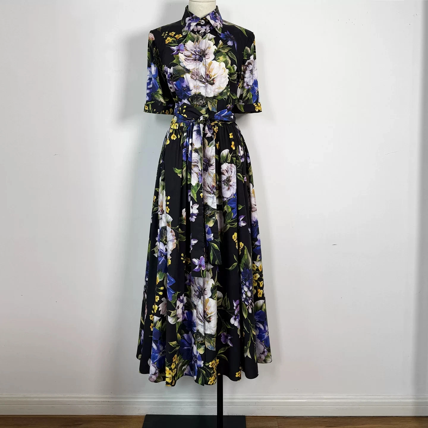 Women's Floral Shirt Dress Summer Turn-down Collar Short Sleeve A-Line Midi Dress Elegant Office Lady Clothing Robe Femme
Women's Floral Shirt Dress Summer Turn-down Collar Short Sleeve A-Line Midi Dress Elegant Office Lady Clothing Robe Femme