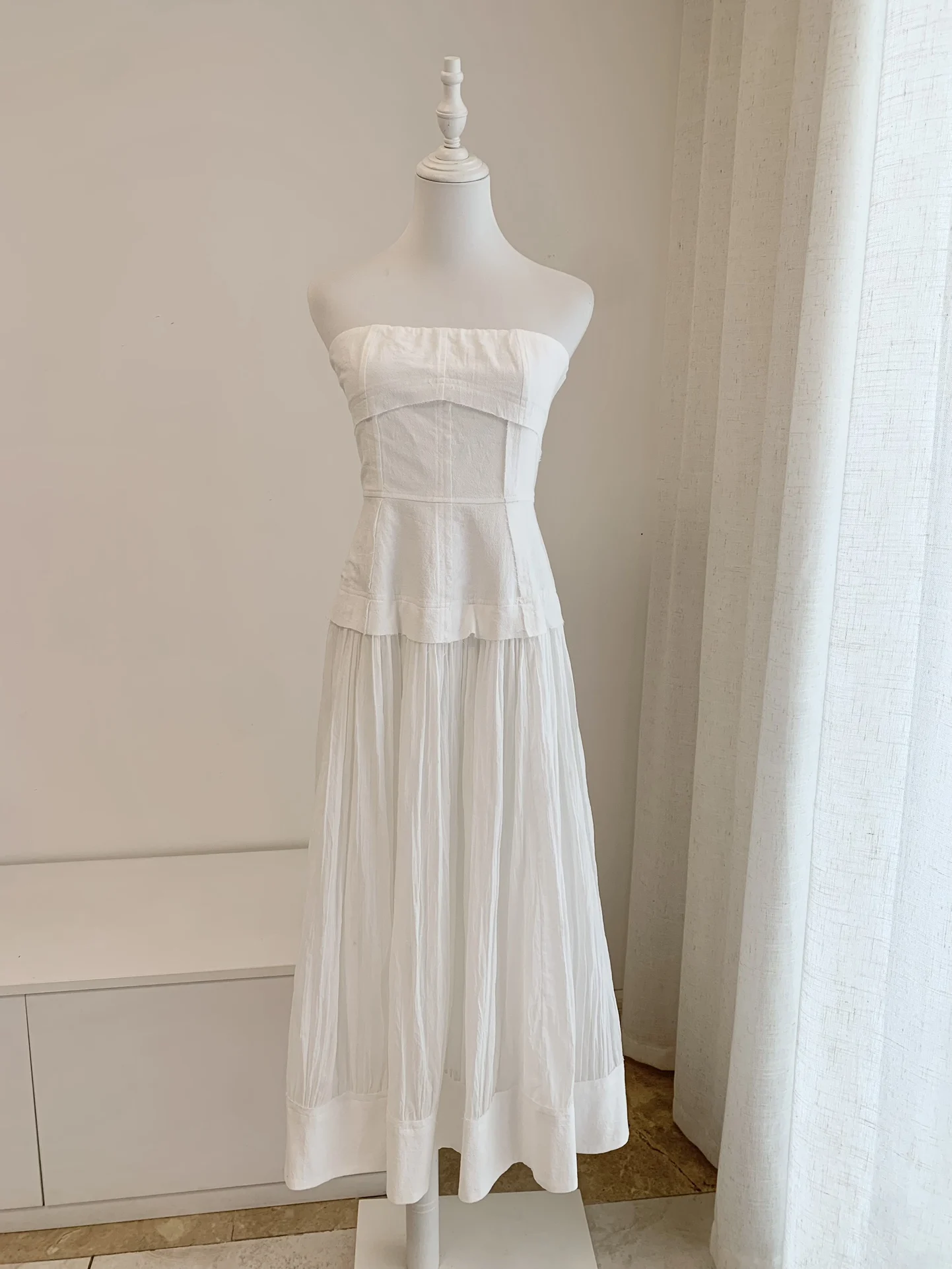 Summer 2025 Women Strapless Long Dress 2 Colors Ruffles Waist Holiday Female Robe
Summer 2025 Women Strapless Long Dress 2 Colors Ruffles Waist Holiday Female Robe