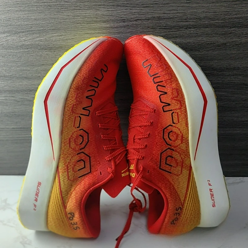 Super Cool Running Shoes For Men Women Red Sport Shoes Unisex Carbon Plate Walking Jogging Shoes Couples Soft Sole Training Shoe
Super Cool Running Shoes For Men Women Red Sport Shoes Unisex Carbon Plate Walking Jogging Shoes Couples Soft Sole Training Shoe