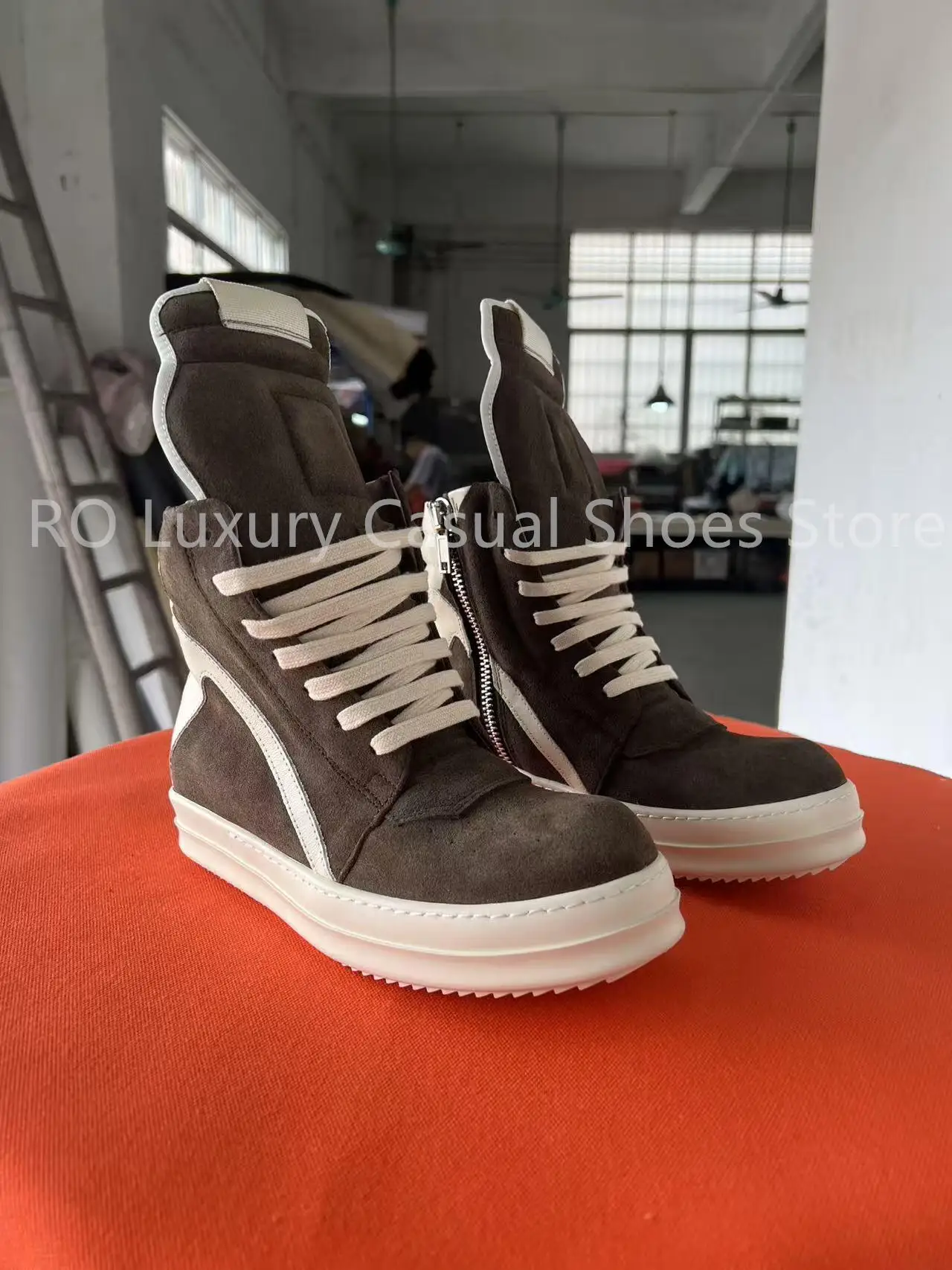 Casual Shoes Men High Top Quality Trainers Ro Lace Up Quality Geo Sneakers Brown Suede Leather Zip Flat Luxury Women Ankle Boots
Casual Shoes Men High Top Quality Trainers Ro Lace Up Quality Geo Sneakers Brown Suede Leather Zip Flat Luxury Women Ankle Boots