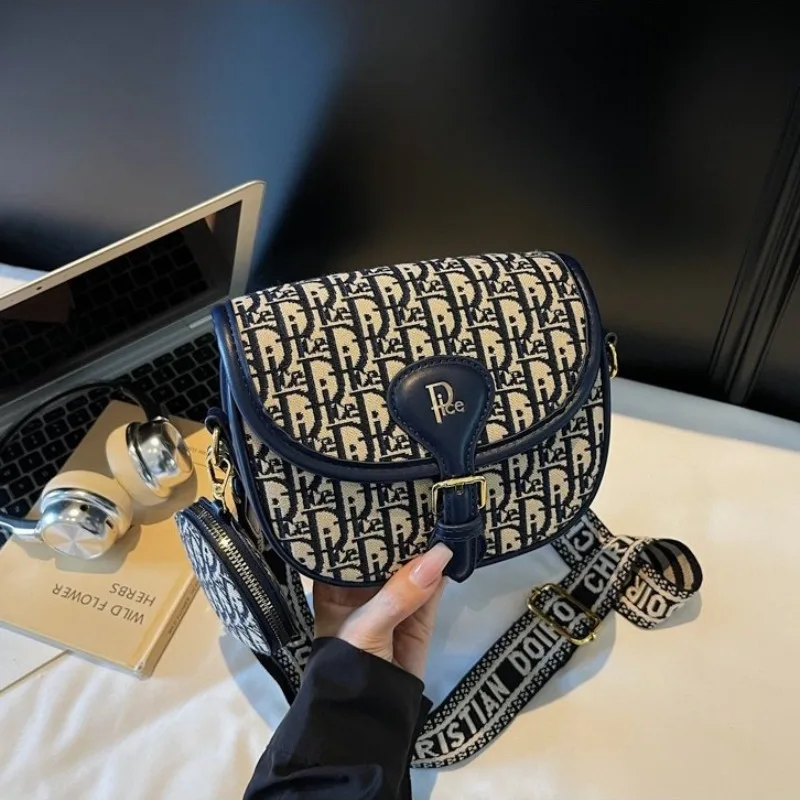 Женская шикарная сумочка, модный вид для социальных мероприятий и ночей даты, элегантная и привлекательная
Женская шикарная сумочка, модный вид для социальных мероприятий и ночей даты, элегантная и привлекательная