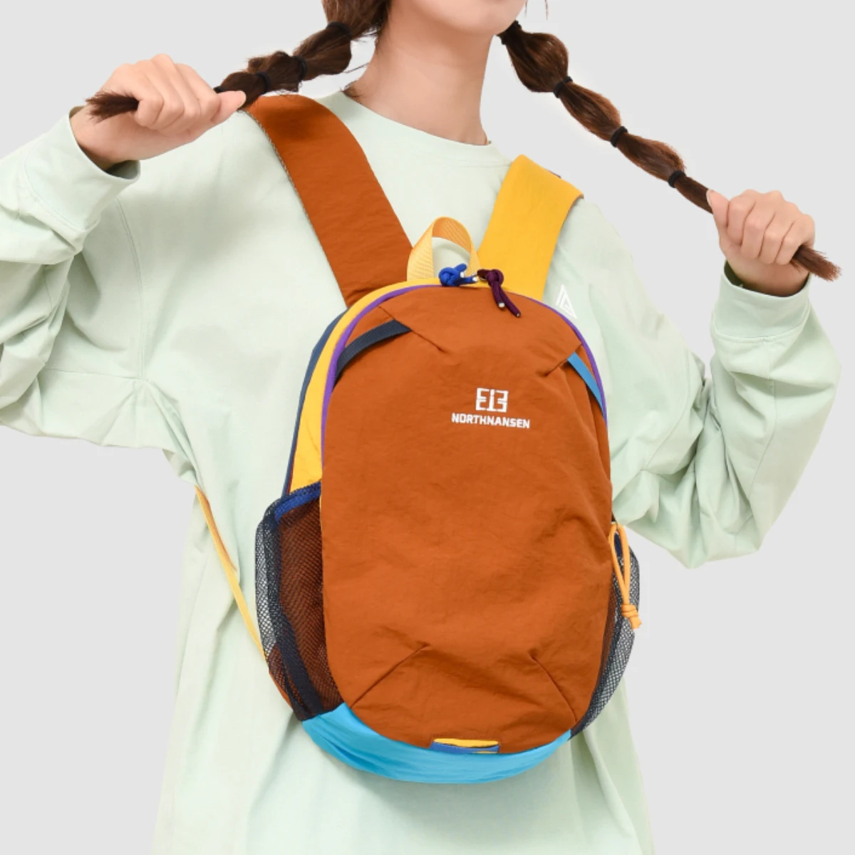 School Bag for Female Junior High School Students, Lightweight Travel Backpack, Large Capacity, Commuter Student, High-Looking and Comfortable Backpack, Outdoor Bag, Fashionable Contrasting Colors
School Bag for Female Junior High School Students, Lightweight Travel Backpack, Large Capacity, Commuter Student, High-Looking and Comfortable Backpack, Outdoor Bag, Fashionable Contrasting Colors