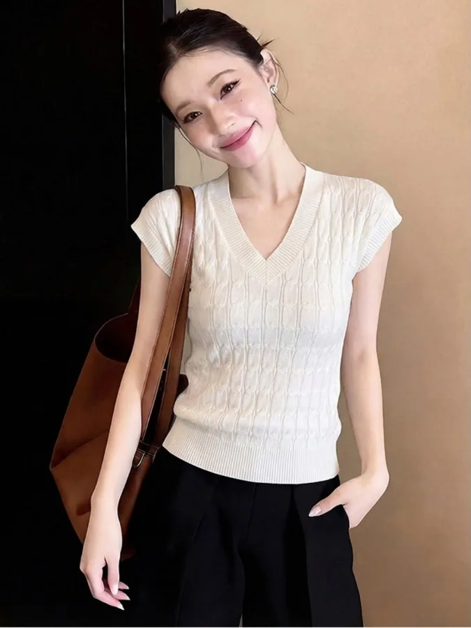 Slim Fit V-Neck Knitted Base Shirt Short Sleeve Women's Korean Style Inner Wear Top Summer 2026 Fashion Trend Base Layer Tank
Slim Fit V-Neck Knitted Base Shirt Short Sleeve Women's Korean Style Inner Wear Top Summer 2026 Fashion Trend Base Layer Tank