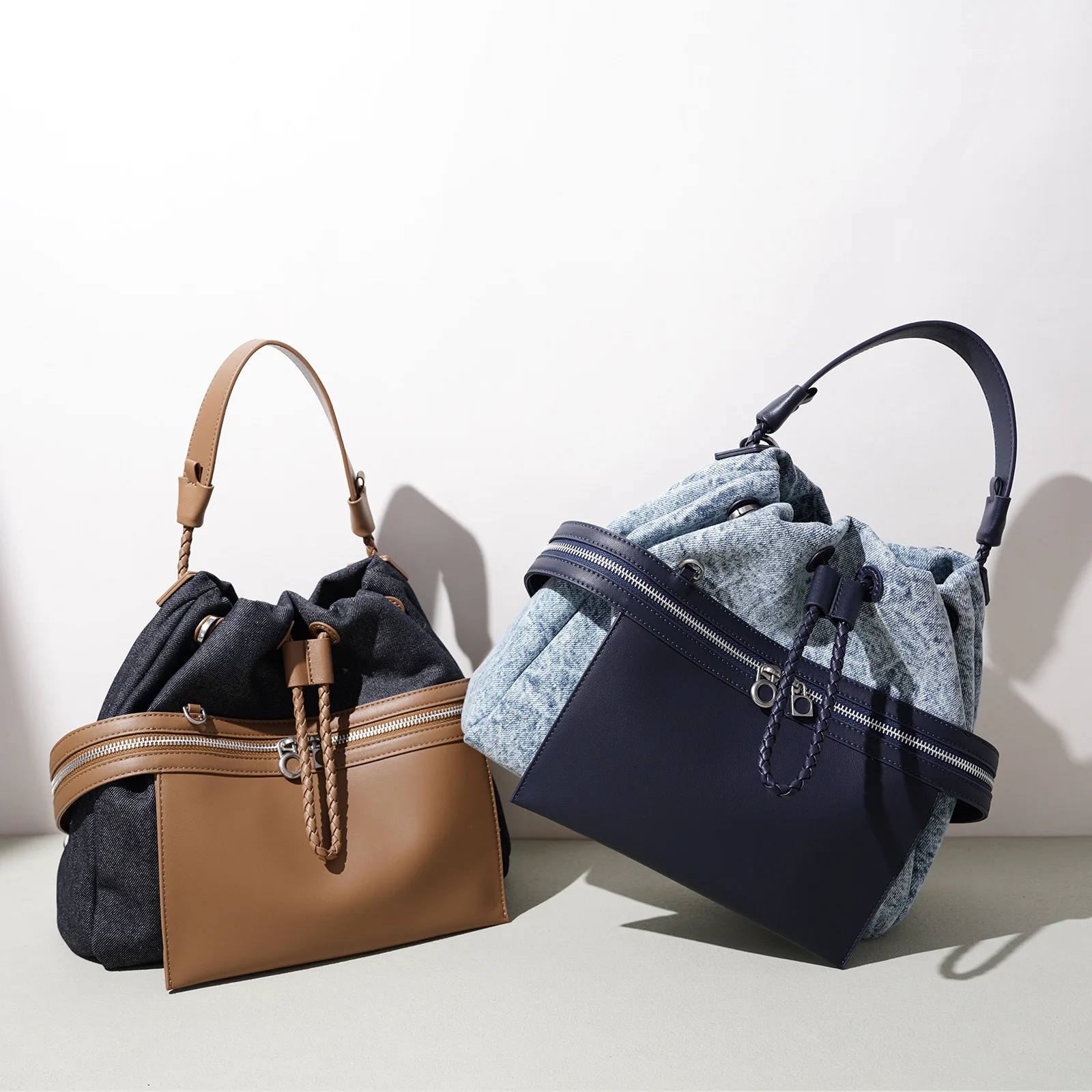 Korean-style Niche Designs Backpack Fashion Denim Colour-blocking Genuine Leather Backpack Commuter Large-capacity Crossbody Bag
Korean-style Niche Designs Backpack Fashion Denim Colour-blocking Genuine Leather Backpack Commuter Large-capacity Crossbody Bag