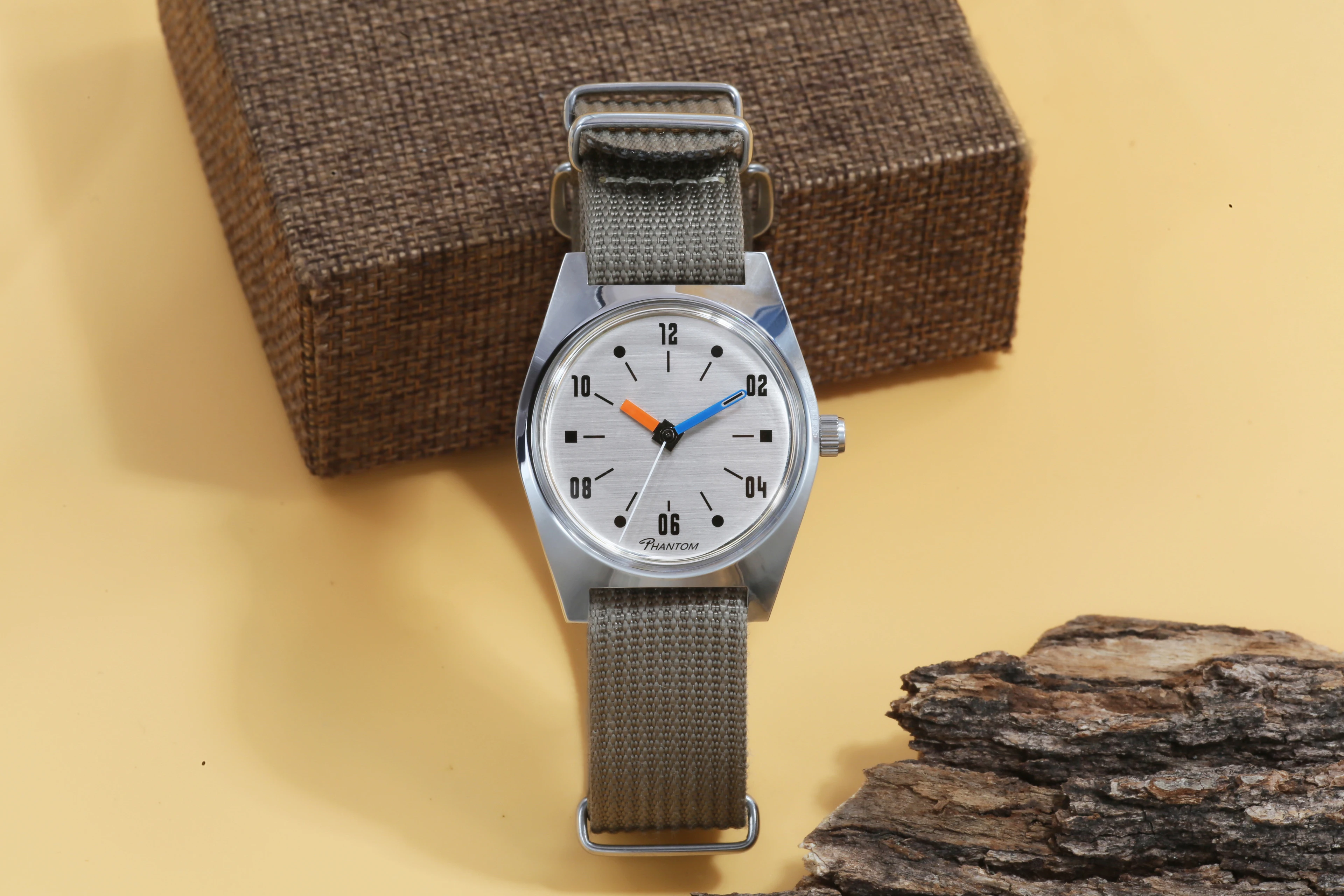 7120 Manual winding mechanical men's watch, 36mm retro business style classic and simple couple's model watch Phantom
7120 Manual winding mechanical men's watch, 36mm retro business style classic and simple couple's model watch Phantom