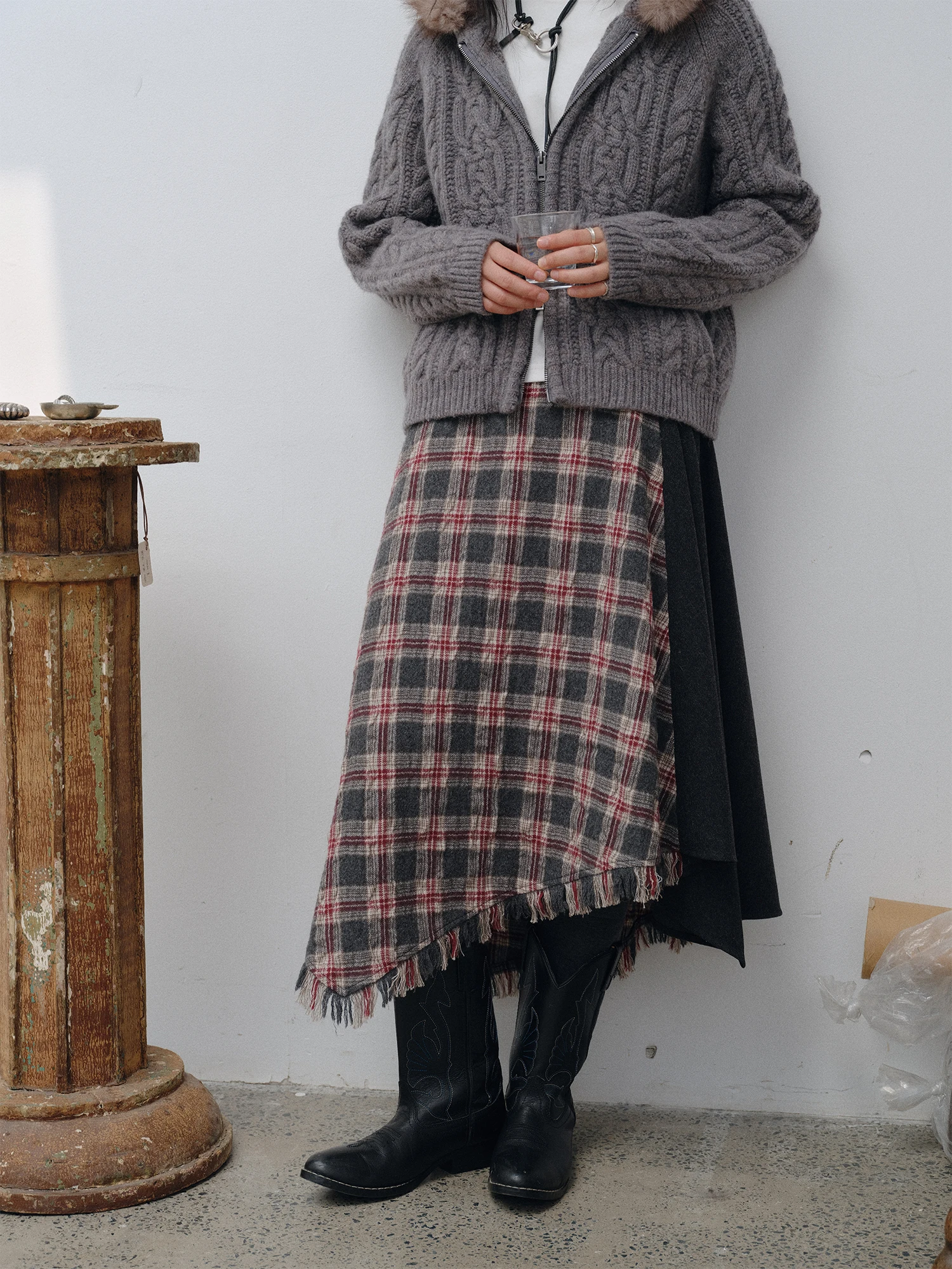 Юбка в шотландскую клетку с геометрическим узором, асимметричная, повседневная, со средней талией, из смесовой шерсти и хлопка, от Wangwangwork
Юбка в шотландскую клетку с геометрическим узором, асимметричная, повседневная, со средней талией, из смесовой шерсти и хлопка, от Wangwangwork