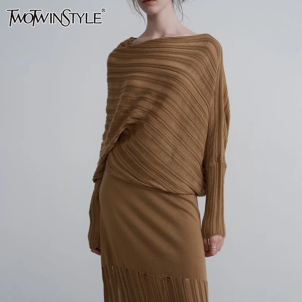 Женский Однотонный свитер TWOTWINSTYLE, необычный вязаный свитер с воротником-лодочкой и длинными рукавами, свободный, Повседневный, стройнящий,
Женский Однотонный свитер TWOTWINSTYLE, необычный вязаный свитер с воротником-лодочкой и длинными рукавами, свободный, Повседневный, стройнящий,