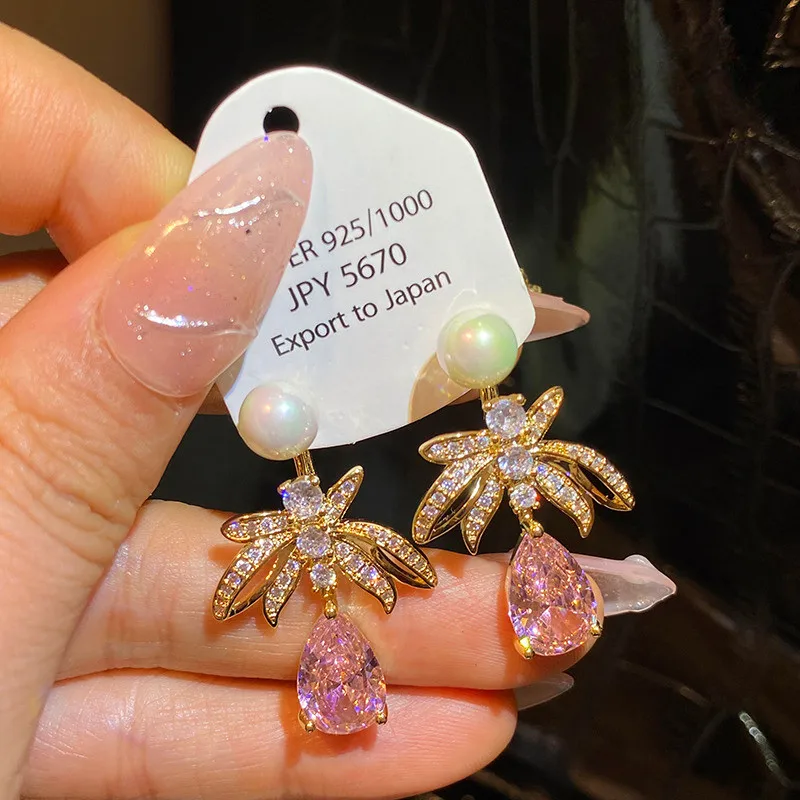 Temperament Long Exquisite Luxury Zircon Flower Earrings
Temperament Long Exquisite Luxury Zircon Flower Earrings