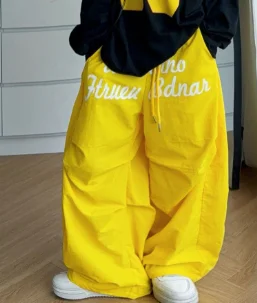 Girls Pants for Autumn and Winter New Letter Printed Wide Leg and Velvet Sweatpants Fashionable Daily Casual Versatile
Girls Pants for Autumn and Winter New Letter Printed Wide Leg and Velvet Sweatpants Fashionable Daily Casual Versatile