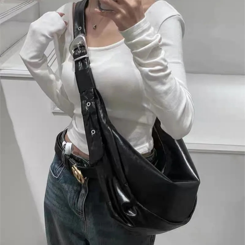 Retro Black Hobos Crossbody Bag Women Vintage Dumpling Shoulder Bags Solid Color Versatile Pu Leather Handbag Motor Style 2025
Retro Black Hobos Crossbody Bag Women Vintage Dumpling Shoulder Bags Solid Color Versatile Pu Leather Handbag Motor Style 2025