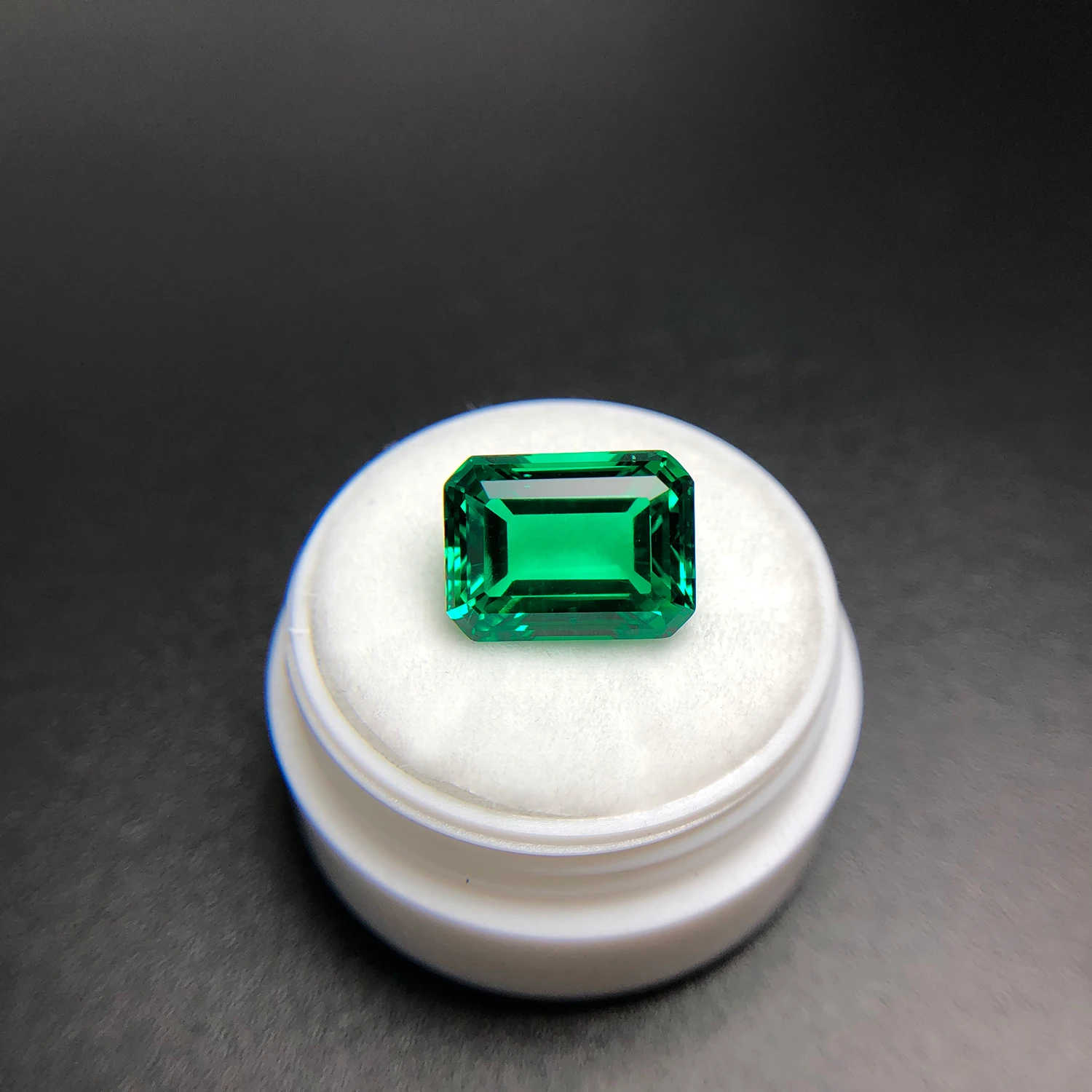 Top Hydrothermal Hand Cutting Emerald Cut Lab-Grown Columbia Emeralds With Natural Cracks Inclusions Inside With AGL Certificate
Top Hydrothermal Hand Cutting Emerald Cut Lab-Grown Columbia Emeralds With Natural Cracks Inclusions Inside With AGL Certificate