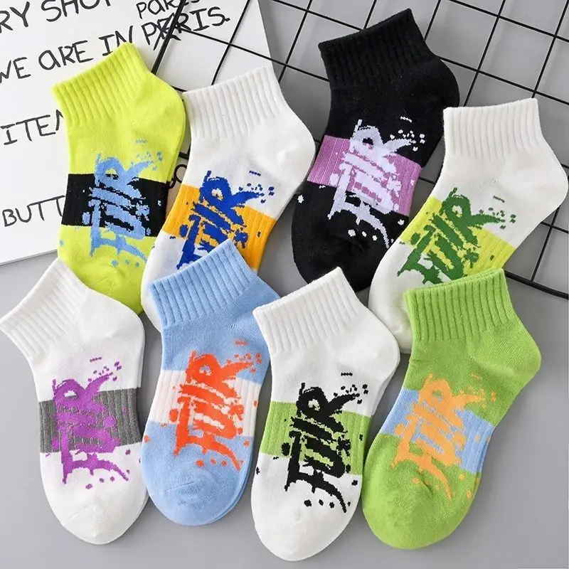 3 Pairs Men's Socks Sweat-absorbing Sports Low-top Letter Short Breathable Shallow Student Cotton Trend Socks Solid Color Simple
3 Pairs Men's Socks Sweat-absorbing Sports Low-top Letter Short Breathable Shallow Student Cotton Trend Socks Solid Color Simple