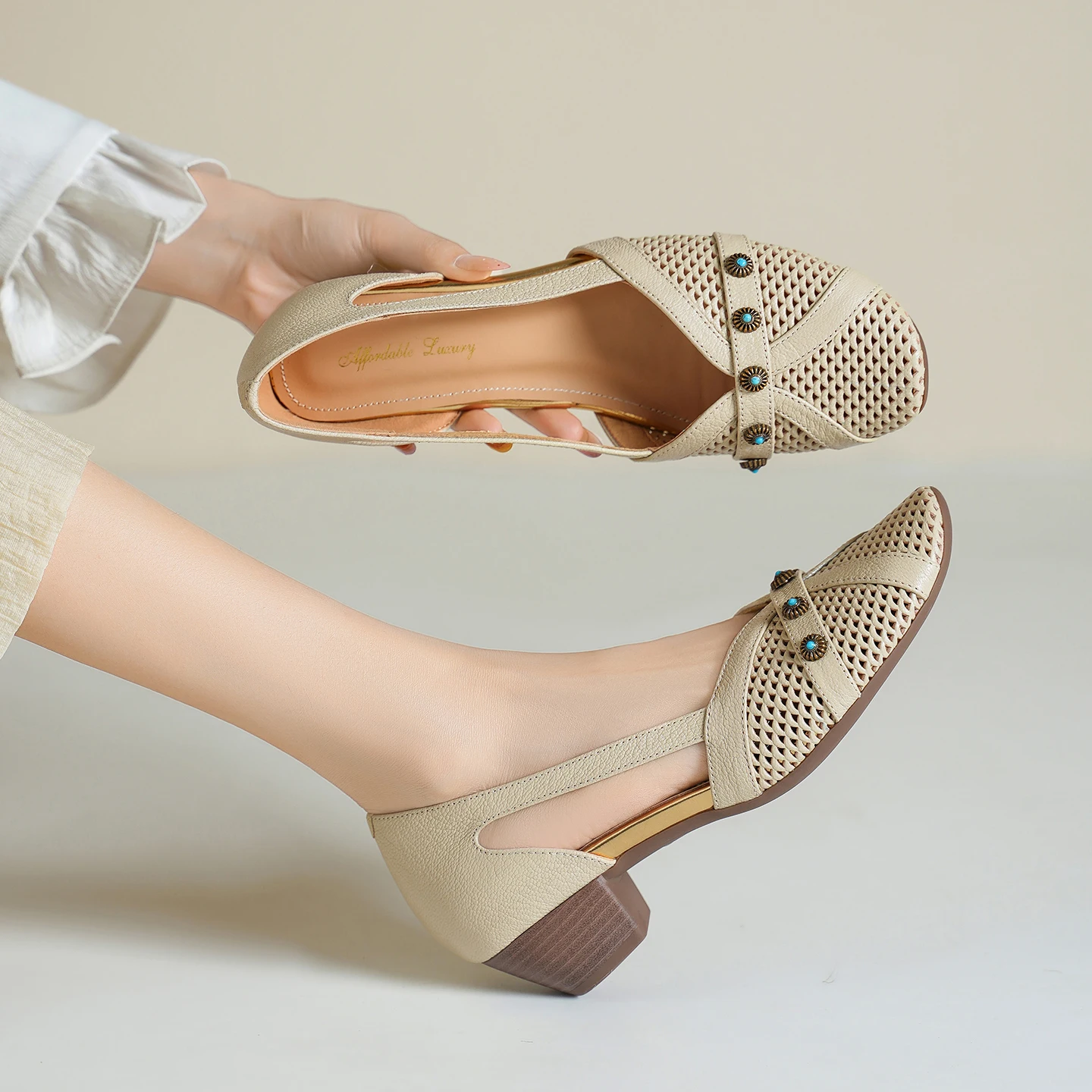 New Women Summer Sandals Shoes Comfortable Hollow High Heels Genuine Leather Pumps Round Open Toe Work Party Shoes Size 34-40
New Women Summer Sandals Shoes Comfortable Hollow High Heels Genuine Leather Pumps Round Open Toe Work Party Shoes Size 34-40