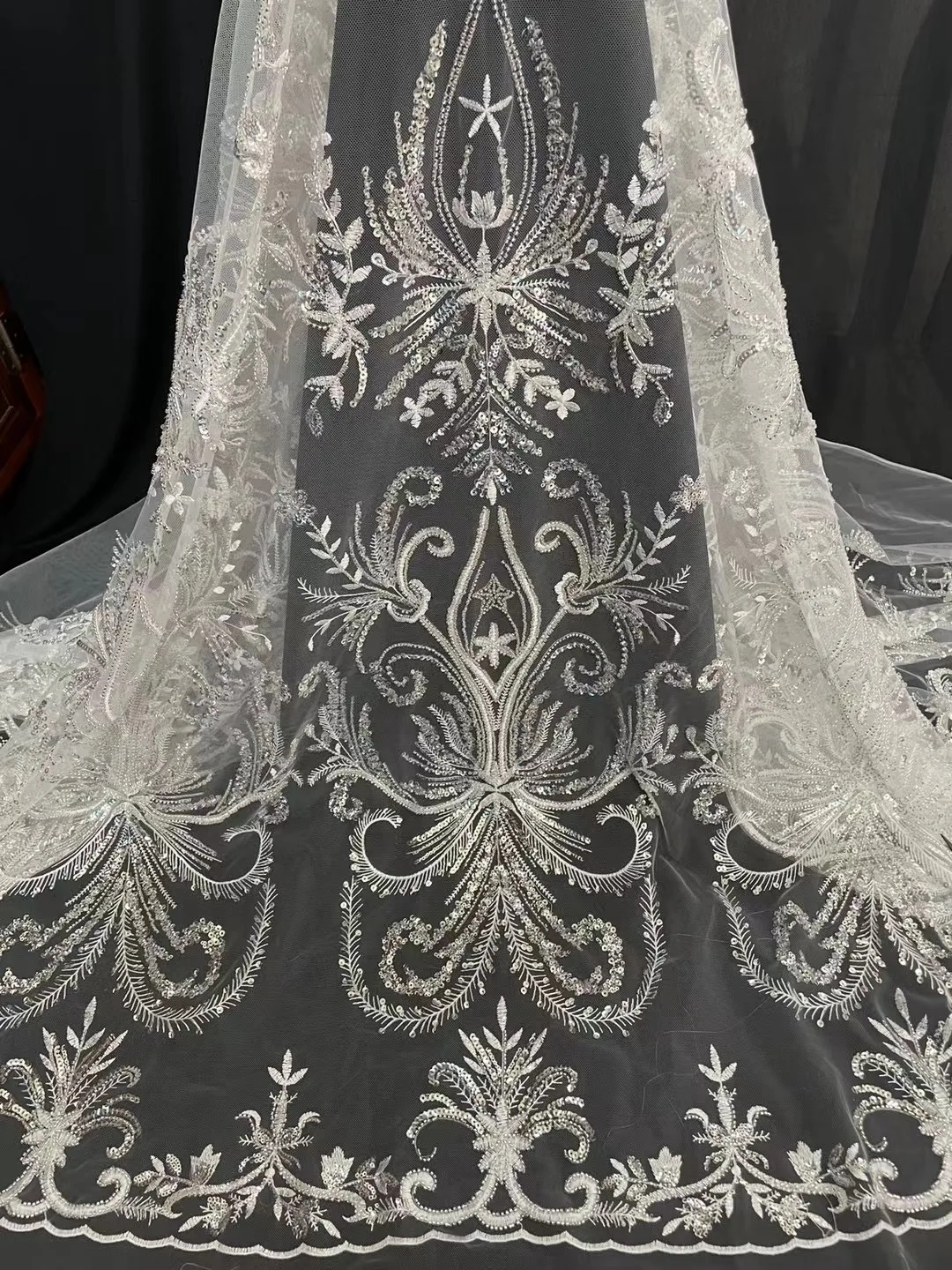 Luxury Nigerian Sequins Lace Fabric 2023 High Quality Embroidery Handmade Heavy Beaded Lace Fabric Wedding Party AXB5637
Luxury Nigerian Sequins Lace Fabric 2023 High Quality Embroidery Handmade Heavy Beaded Lace Fabric Wedding Party AXB5637