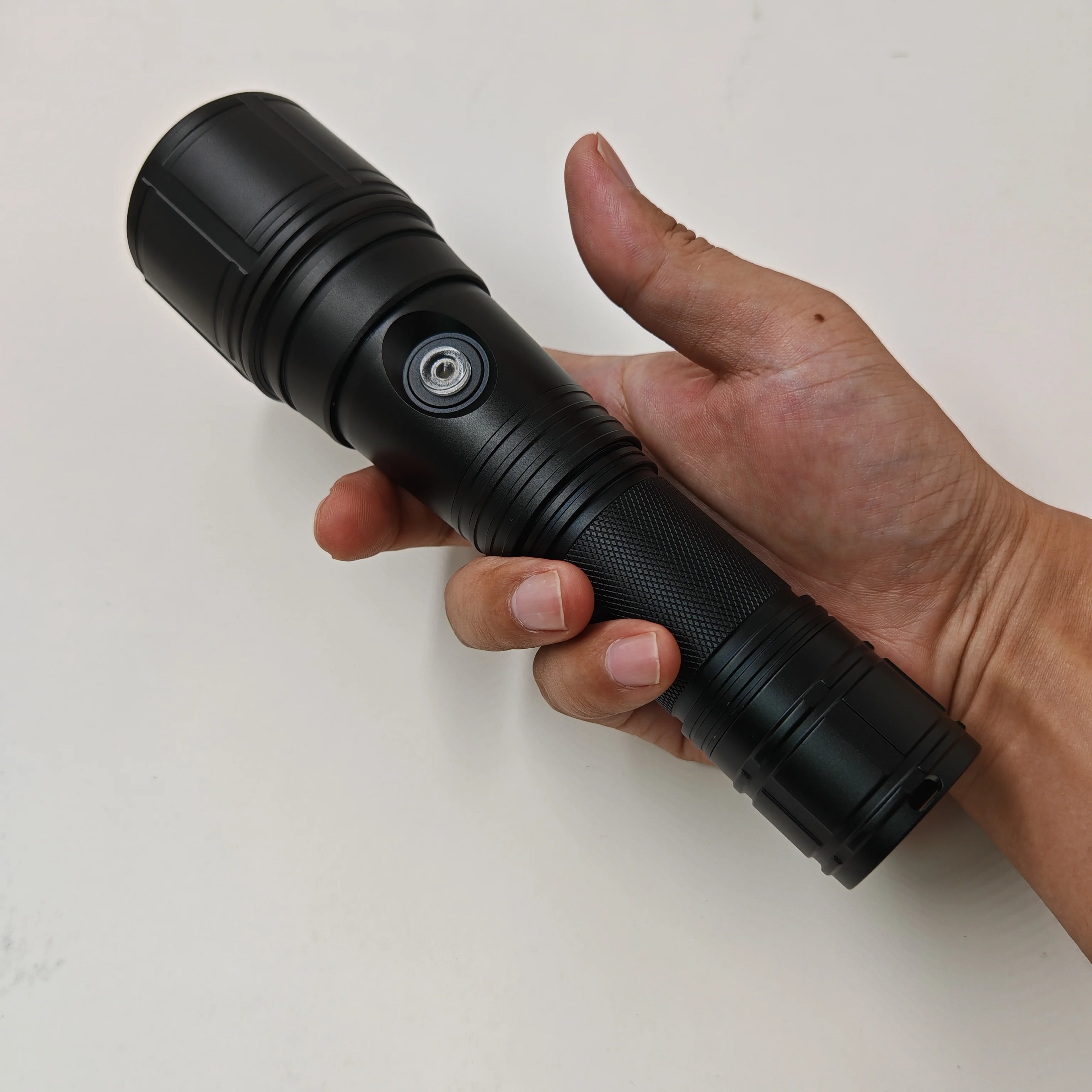 Manufacturer Zoom Scuba Diving Light XHP50 Super Bright 3200lm 26650 diving Flashlight Focusable 100 meters waterproof Type-C
Manufacturer Zoom Scuba Diving Light XHP50 Super Bright 3200lm 26650 diving Flashlight Focusable 100 meters waterproof Type-C