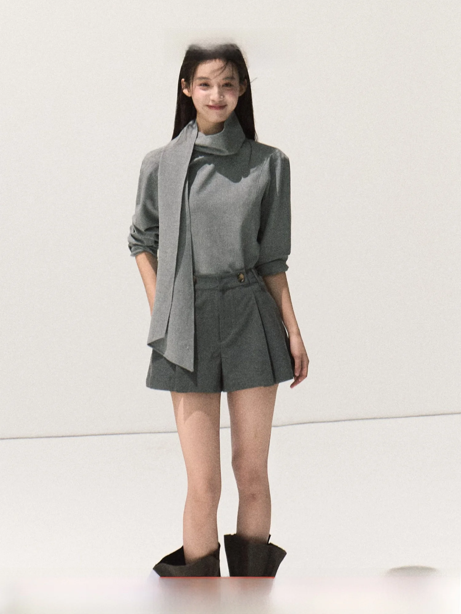OAKMOO Autumn Swaying High Intelligence Sensation Sash Pad Shoulder Backless Shirt Top Shorts Draping Set Women's Fashion
OAKMOO Autumn Swaying High Intelligence Sensation Sash Pad Shoulder Backless Shirt Top Shorts Draping Set Women's Fashion