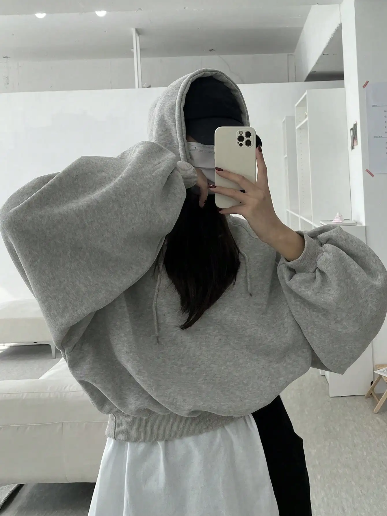 Женская серая толстовка оверсайз с капюшоном и пышными рукавами, осенний повседневный топ
Женская серая толстовка оверсайз с капюшоном и пышными рукавами, осенний повседневный топ