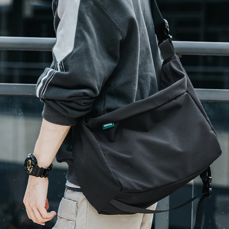 Universal Men Casual Crossbody Bag Men's Simple Shoulder Bag Large Capacity Oxford Cloth Waterproof Travel Handbag
Universal Men Casual Crossbody Bag Men's Simple Shoulder Bag Large Capacity Oxford Cloth Waterproof Travel Handbag