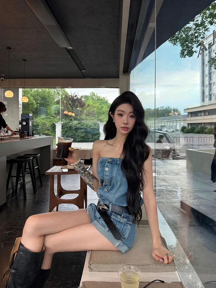 Summer Denim One-Piece Sexy Spicy Short Pants High Waist Button Style Casual Slimming Women's Romper Casual High Waist Shorts
Summer Denim One-Piece Sexy Spicy Short Pants High Waist Button Style Casual Slimming Women's Romper Casual High Waist Shorts