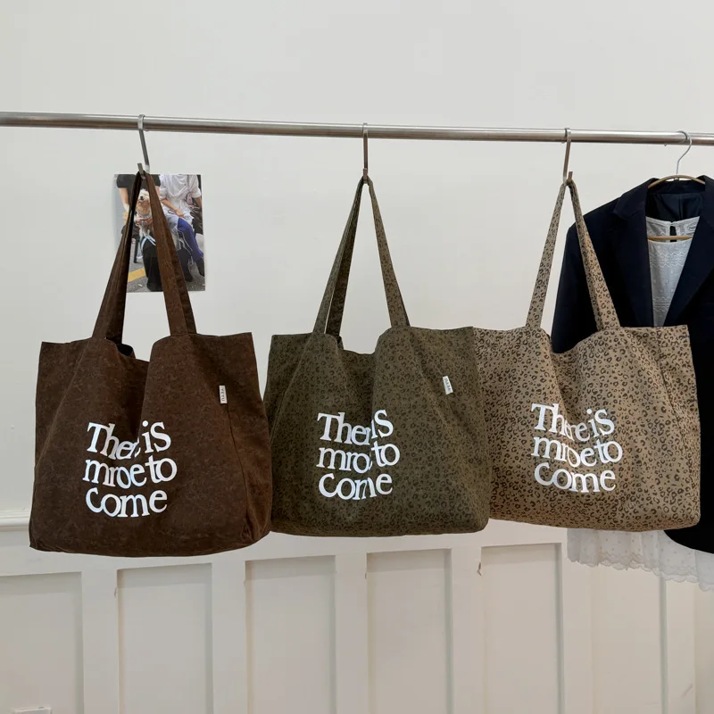 YIFAN Simple Solid Shoulder Bag Women Male Student Cotton Crossbody Bag Cool Schoolbags Female Travel Messenger Bags
YIFAN Simple Solid Shoulder Bag Women Male Student Cotton Crossbody Bag Cool Schoolbags Female Travel Messenger Bags