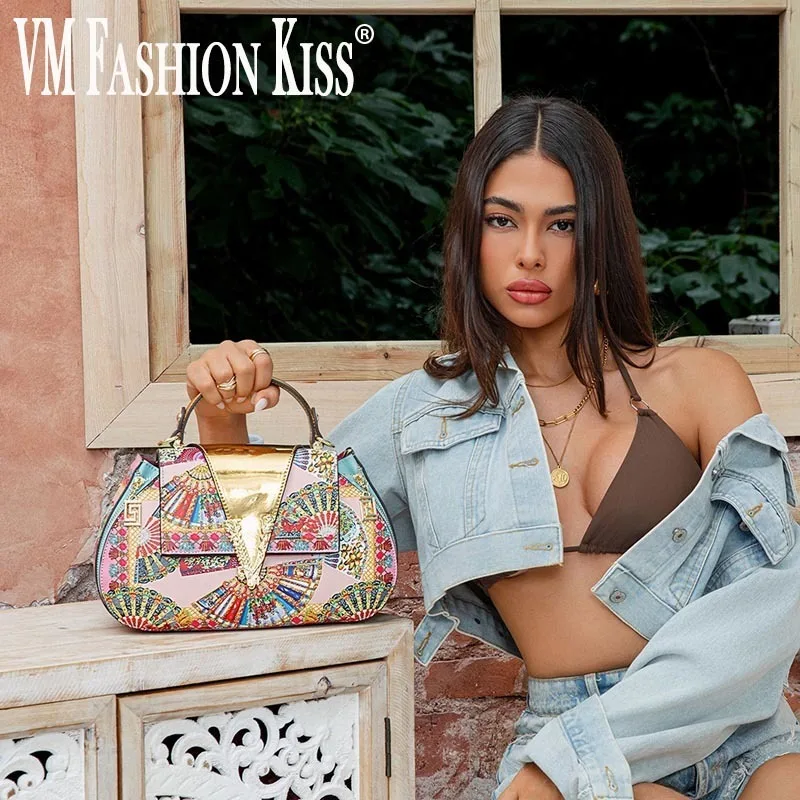 VM FASHION KISS Женские сумки с принтом в европейском и американском стиле, новейший дизайн, сумка через плечо с буквенным украшением, вечерняя сумка на плечо
VM FASHION KISS Женские сумки с принтом в европейском и американском стиле, новейший дизайн, сумка через плечо с буквенным украшением, вечерняя сумка на плечо