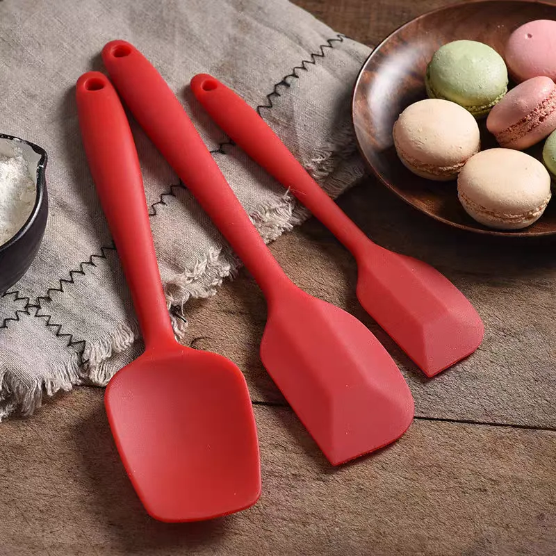 High temperature resistant silicone spatula High quality baking heat resistant non-stick spoon Kitchen accessories tools scraper
High temperature resistant silicone spatula High quality baking heat resistant non-stick spoon Kitchen accessories tools scraper