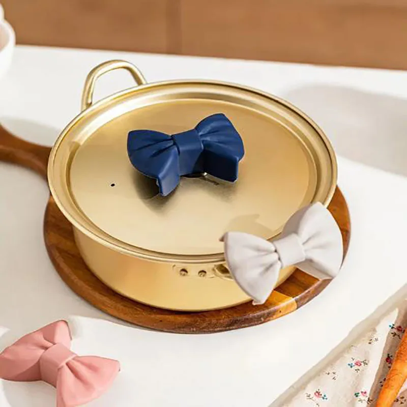 2PC Creative Bow Tie Silicone Heat Insulator Clip Mini Oven Finger Guard Pot Holder Kitchen Cooking Gloves Silicone Pinch Holder
2PC Creative Bow Tie Silicone Heat Insulator Clip Mini Oven Finger Guard Pot Holder Kitchen Cooking Gloves Silicone Pinch Holder