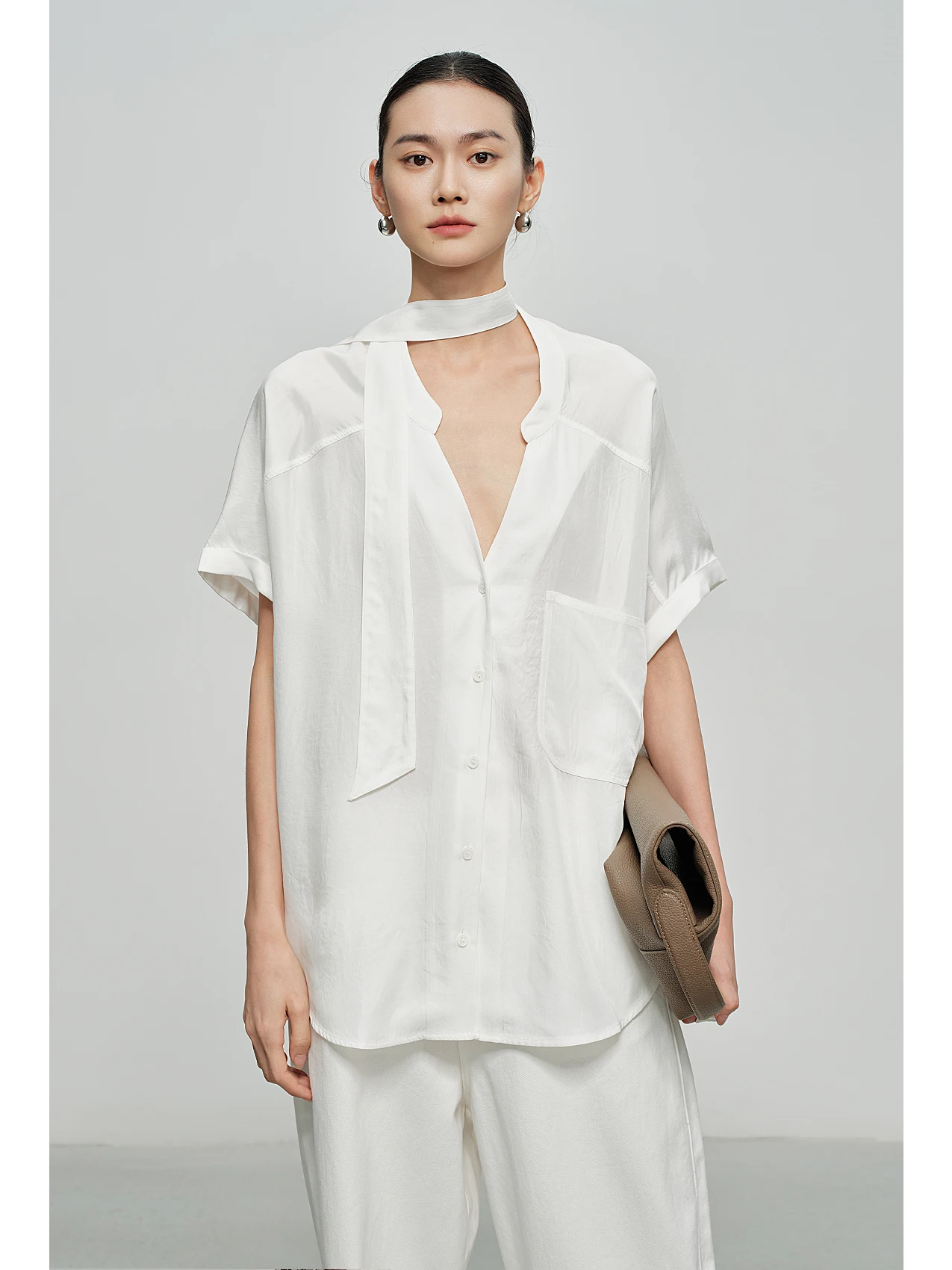 Summer Cool Sensation Acetate Tie Short Sleeve Shirt Women's Loose Style V-Neck White Top Comfortable Breezy Office Wear
Summer Cool Sensation Acetate Tie Short Sleeve Shirt Women's Loose Style V-Neck White Top Comfortable Breezy Office Wear