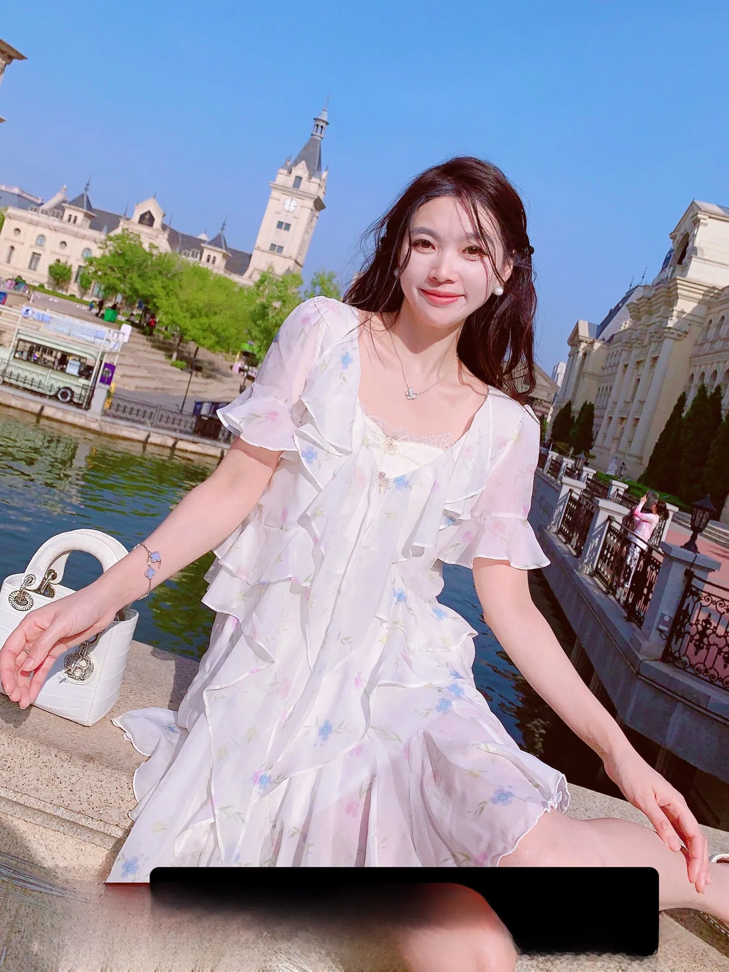 Летний тонкий шелковый топ MissLuxury Secret Garden с цветочным принтом и плиссированной шелковой юбкой для женщин, легкий, с V-образным вырезом
Летний тонкий шелковый топ MissLuxury Secret Garden с цветочным принтом и плиссированной шелковой юбкой для женщин, легкий, с V-образным вырезом