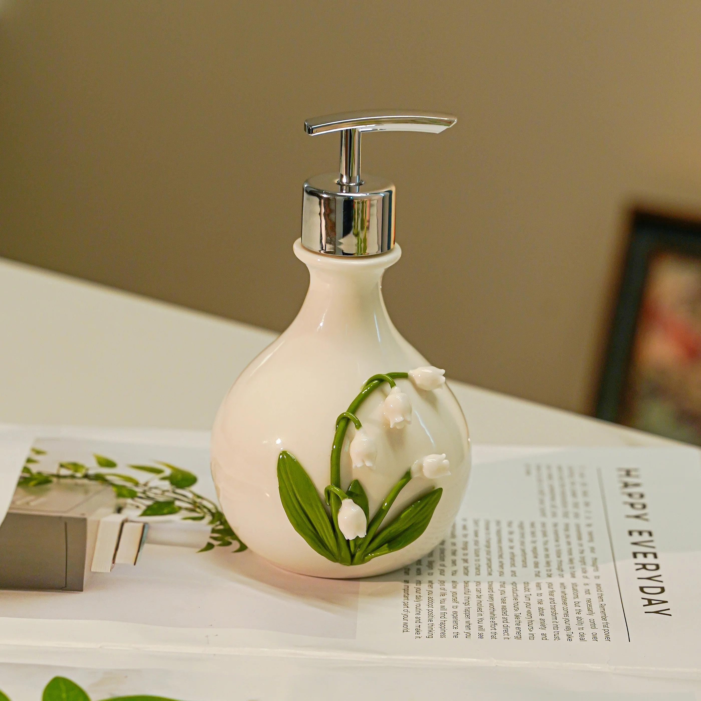 Soap Dispenser Creative Ceramic Bell Orchid Bathroom Hand Washing Lotion Bath Gel Hair Washing Water Press Lotion Sub Bottled
Soap Dispenser Creative Ceramic Bell Orchid Bathroom Hand Washing Lotion Bath Gel Hair Washing Water Press Lotion Sub Bottled