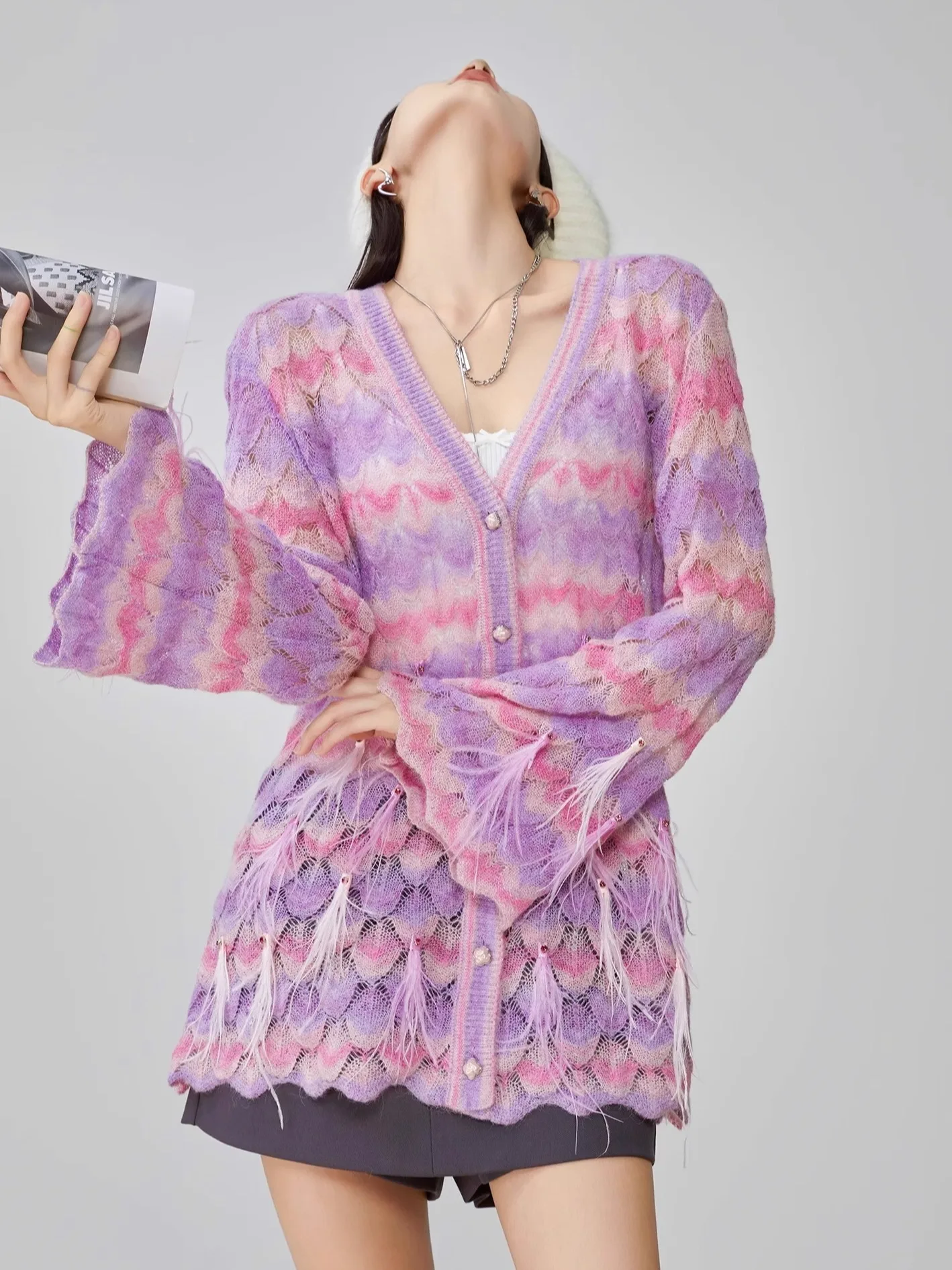 Мягкий ветроотталкивающий фиолетовый длинный вязаный кардиган свободного кроя для женщин, тонкий, повседневный, из полиэфирного волокна, трендовый, в стиле «ленивый шик»
Мягкий ветроотталкивающий фиолетовый длинный вязаный кардиган свободного кроя для женщин, тонкий, повседневный, из полиэфирного волокна, трендовый, в стиле «ленивый шик»