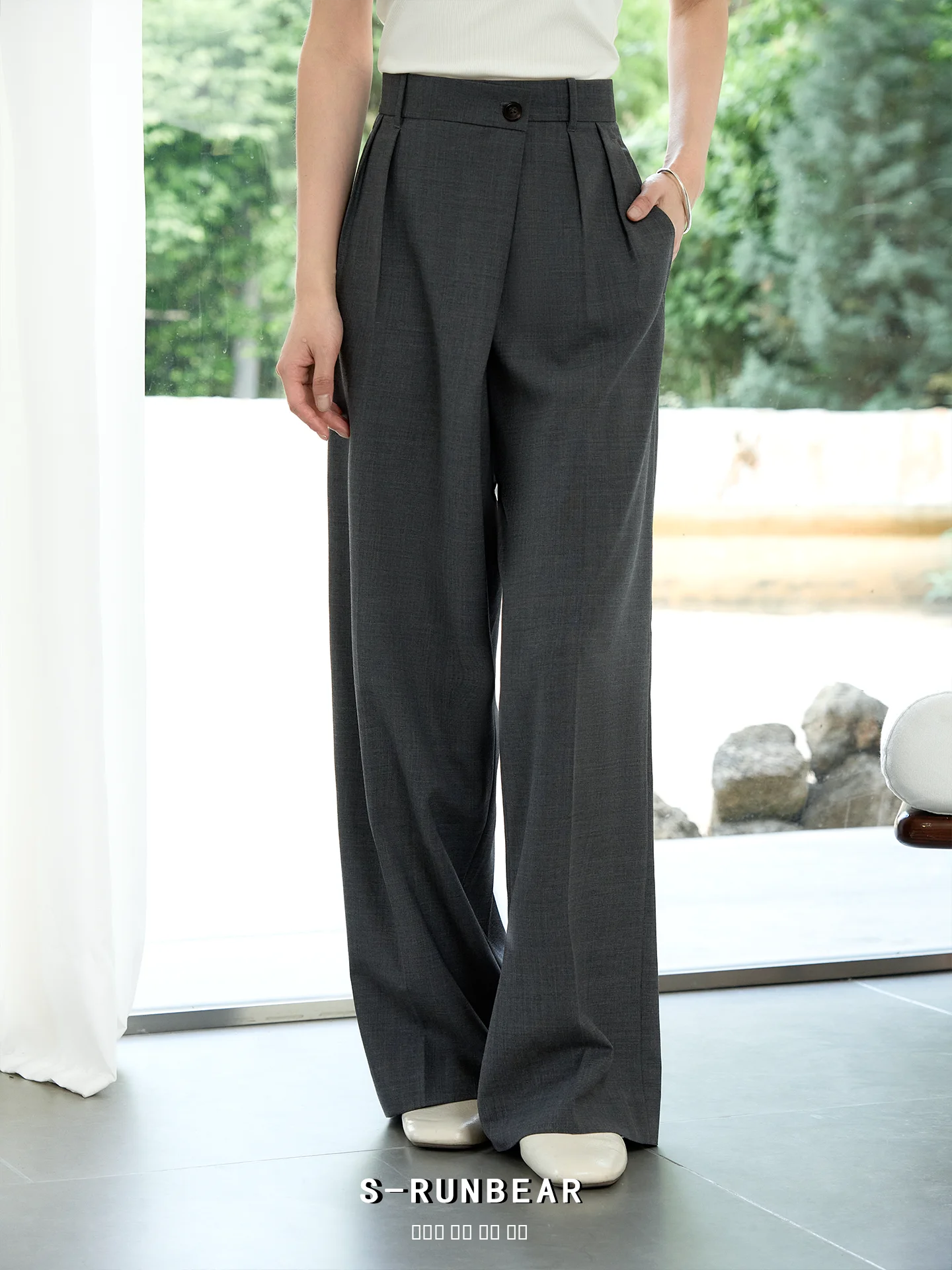 Повседневные шерстяные брюки с косыми пуговицами, широкие штанины, высокая талия, прямой крой, длинные брюки для женщин от S-RUNBEAR
Повседневные шерстяные брюки с косыми пуговицами, широкие штанины, высокая талия, прямой крой, длинные брюки для женщин от S-RUNBEAR