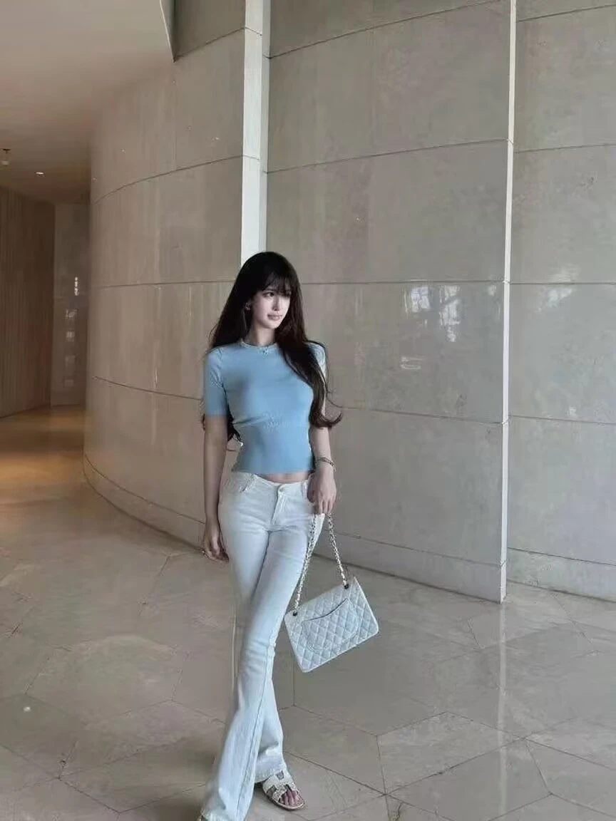 Low Waist Women's Jeans High Elasticity Slim Fit Blue Cotton Stretch Denim Pants Flared Long Trousers Base Color Pure White
Low Waist Women's Jeans High Elasticity Slim Fit Blue Cotton Stretch Denim Pants Flared Long Trousers Base Color Pure White