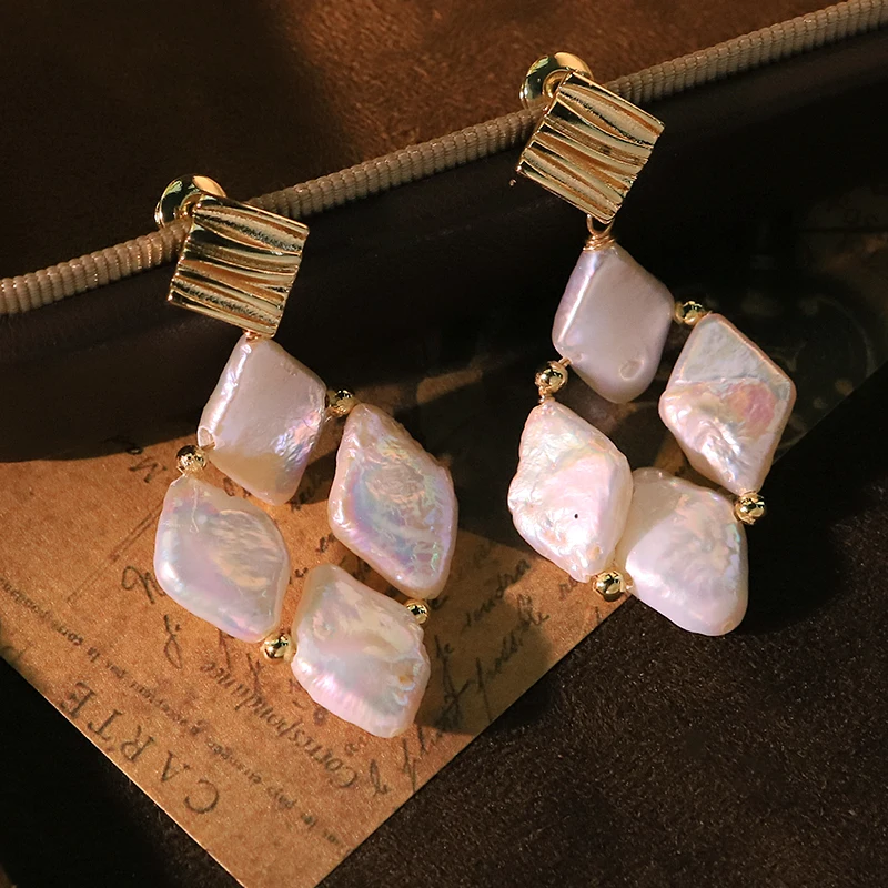 Серьги-подвески в стиле барокко с жемчугом и медными бусинами, позолоченные 18 карат, дизайнерские серьги ручной работы для банкета, свадьбы, жены GE1821
Серьги-подвески в стиле барокко с жемчугом и медными бусинами, позолоченные 18 карат, дизайнерские серьги ручной работы для банкета, свадьбы, жены GE1821