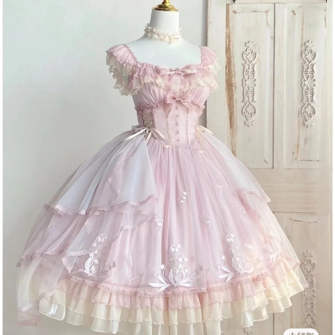 Victorian Retro Lolita Jsk Dress Japanese Women Sweet Lace Floral Embroidery Princess Wedding Dresses Girls Cute Party Vestidos
Victorian Retro Lolita Jsk Dress Japanese Women Sweet Lace Floral Embroidery Princess Wedding Dresses Girls Cute Party Vestidos