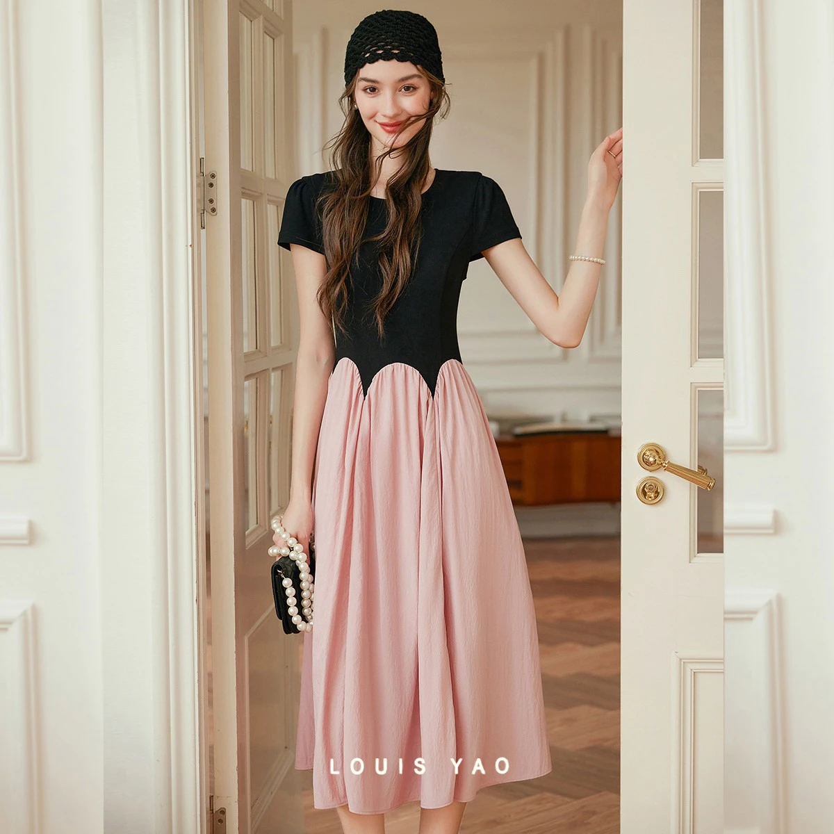 LOUIS YAO Hepburn Style Draped Flared Hem Dress 2026 Summer Color-Blocked Knitted Slim-Fit Curved Panel Long Dress for Women
LOUIS YAO Hepburn Style Draped Flared Hem Dress 2026 Summer Color-Blocked Knitted Slim-Fit Curved Panel Long Dress for Women