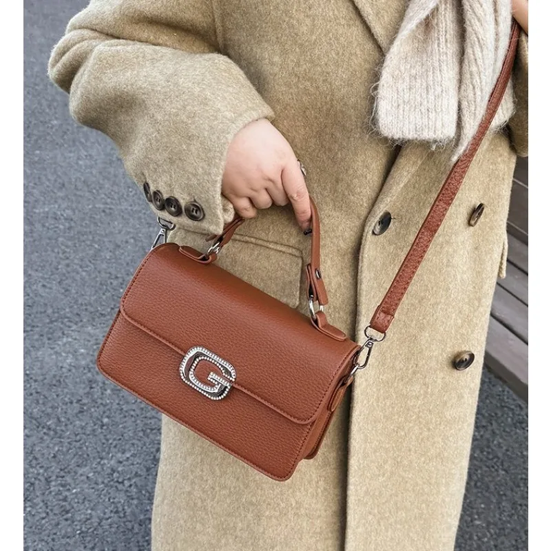 2025 New Luxury Women's Crossbody Bag Fashionable High-End Designer Handbag for Ladies Trendy Small Purse Elegant Shoulder Bag
2025 New Luxury Women's Crossbody Bag Fashionable High-End Designer Handbag for Ladies Trendy Small Purse Elegant Shoulder Bag