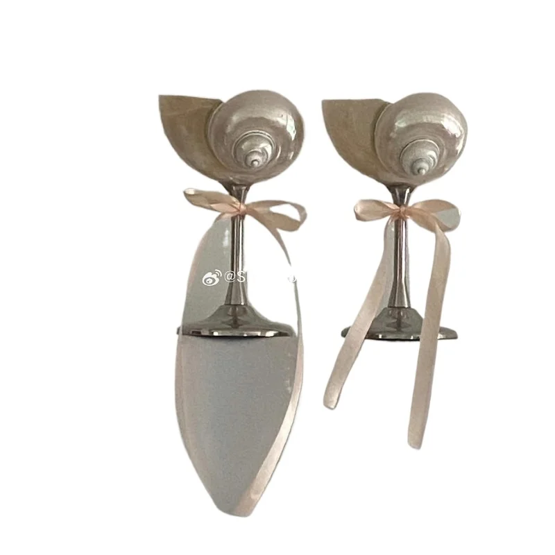 Unique Wine Glass for Home Bar Use Artistic Conch Shell Champagne Cup Vintage European Style INS Cocktail Stemware
Unique Wine Glass for Home Bar Use Artistic Conch Shell Champagne Cup Vintage European Style INS Cocktail Stemware