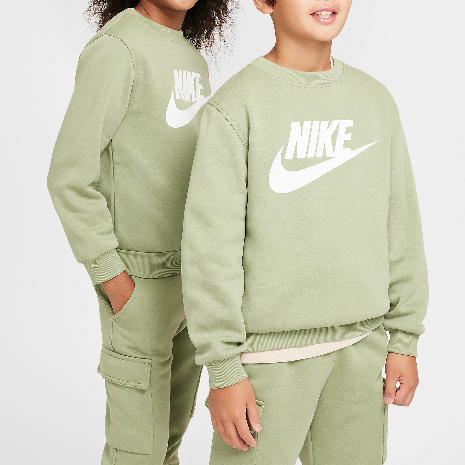 Nike Originals New Mens Warm Casual Fleece Round Neck Sweatshirt FD2992-386
Nike Originals New Mens Warm Casual Fleece Round Neck Sweatshirt FD2992-386