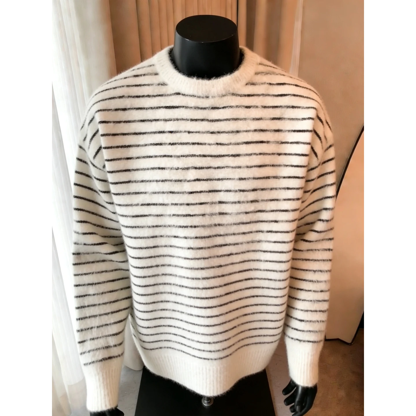 Retro Bla White Striped round Ne Men's Knitted Sweater Autumn Winter Lazy Sle Soft Loose Fur Simulation Knitwear Top
Retro Bla White Striped round Ne Men's Knitted Sweater Autumn Winter Lazy Sle Soft Loose Fur Simulation Knitwear Top