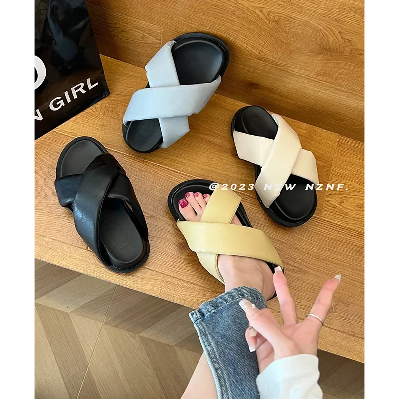 Black anti slip increased thick sole slippers for women wearing beach sandals for summer outings
Black anti slip increased thick sole slippers for women wearing beach sandals for summer outings