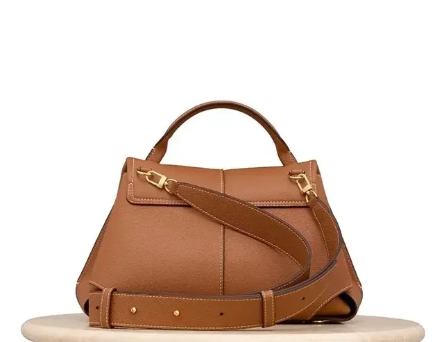 Kurt G Heart-Shaped Shoulder Bag 2025 Fashion Designer Luxury Crossbody Purse for Women
Kurt G Heart-Shaped Shoulder Bag 2025 Fashion Designer Luxury Crossbody Purse for Women