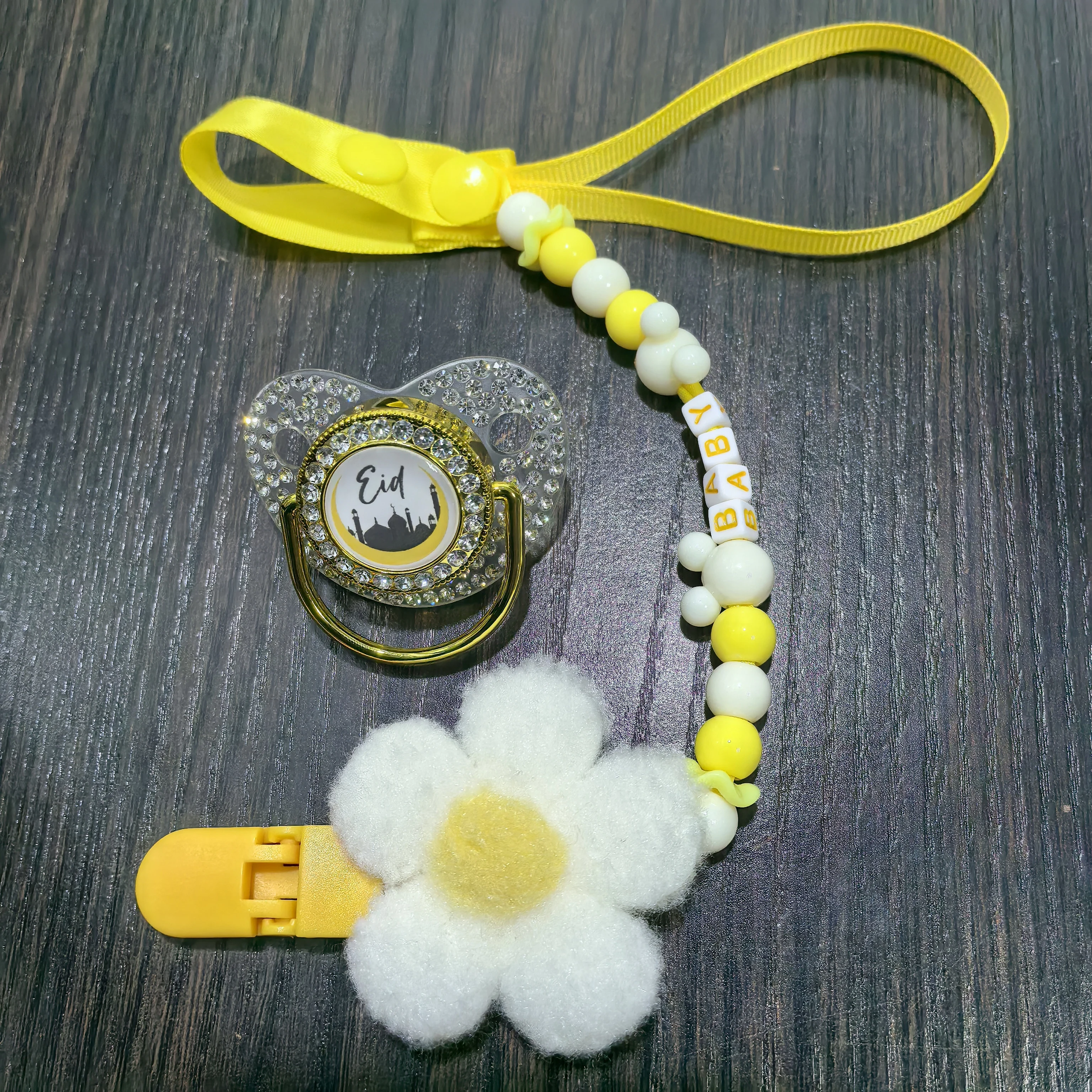 Eid Mubarak Baby Pacifier Clip Set - Yellow & White Flower Design with "BABY" Beads, Muslim Festival Newborn Gift
Eid Mubarak Baby Pacifier Clip Set - Yellow & White Flower Design with "BABY" Beads, Muslim Festival Newborn Gift