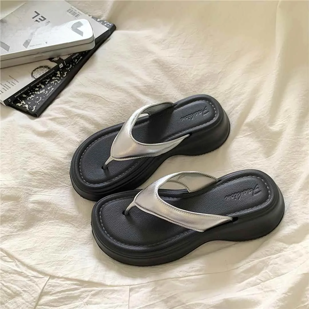 Women's Thick Heel Sandals Summer New Casual Beach Breathable Slip-On Slippers Luxury Sensation Silver Color Home Comfort Shoes
Women's Thick Heel Sandals Summer New Casual Beach Breathable Slip-On Slippers Luxury Sensation Silver Color Home Comfort Shoes