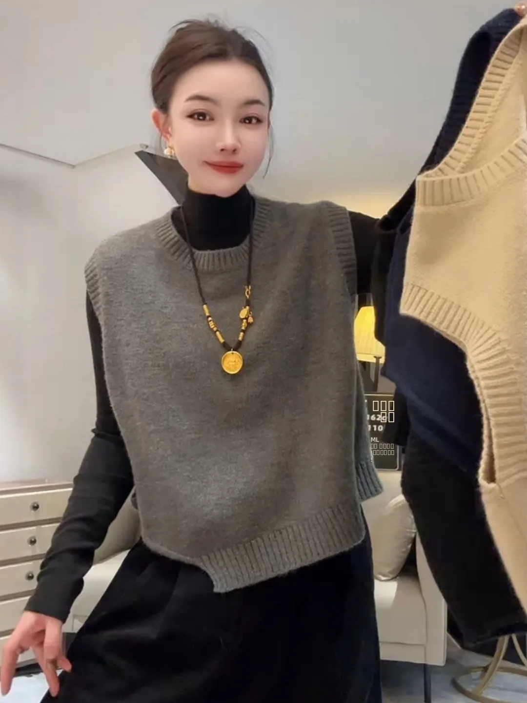 Women's Casual Loose Knitted Vest Top Layering round Ne Inner Wear Comfortable Retro Sle No-Sve Faion for Autumn
Women's Casual Loose Knitted Vest Top Layering round Ne Inner Wear Comfortable Retro Sle No-Sve Faion for Autumn