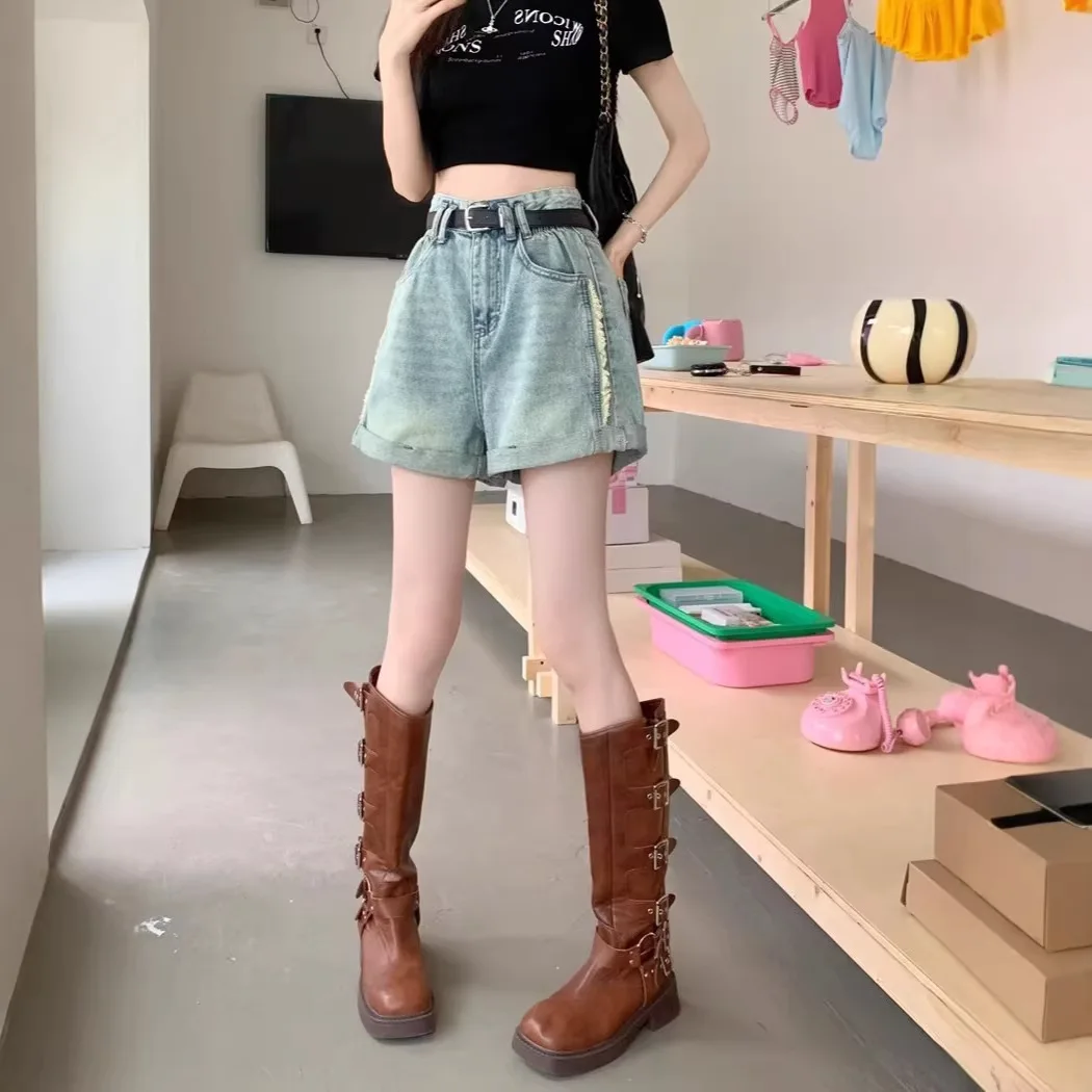 High Waist American High Street A- Line Denim Shorts Women's Summer Slimming Wide Leg Shorts for Pear Shaped Body Fresh Sweet
High Waist American High Street A- Line Denim Shorts Women's Summer Slimming Wide Leg Shorts for Pear Shaped Body Fresh Sweet
