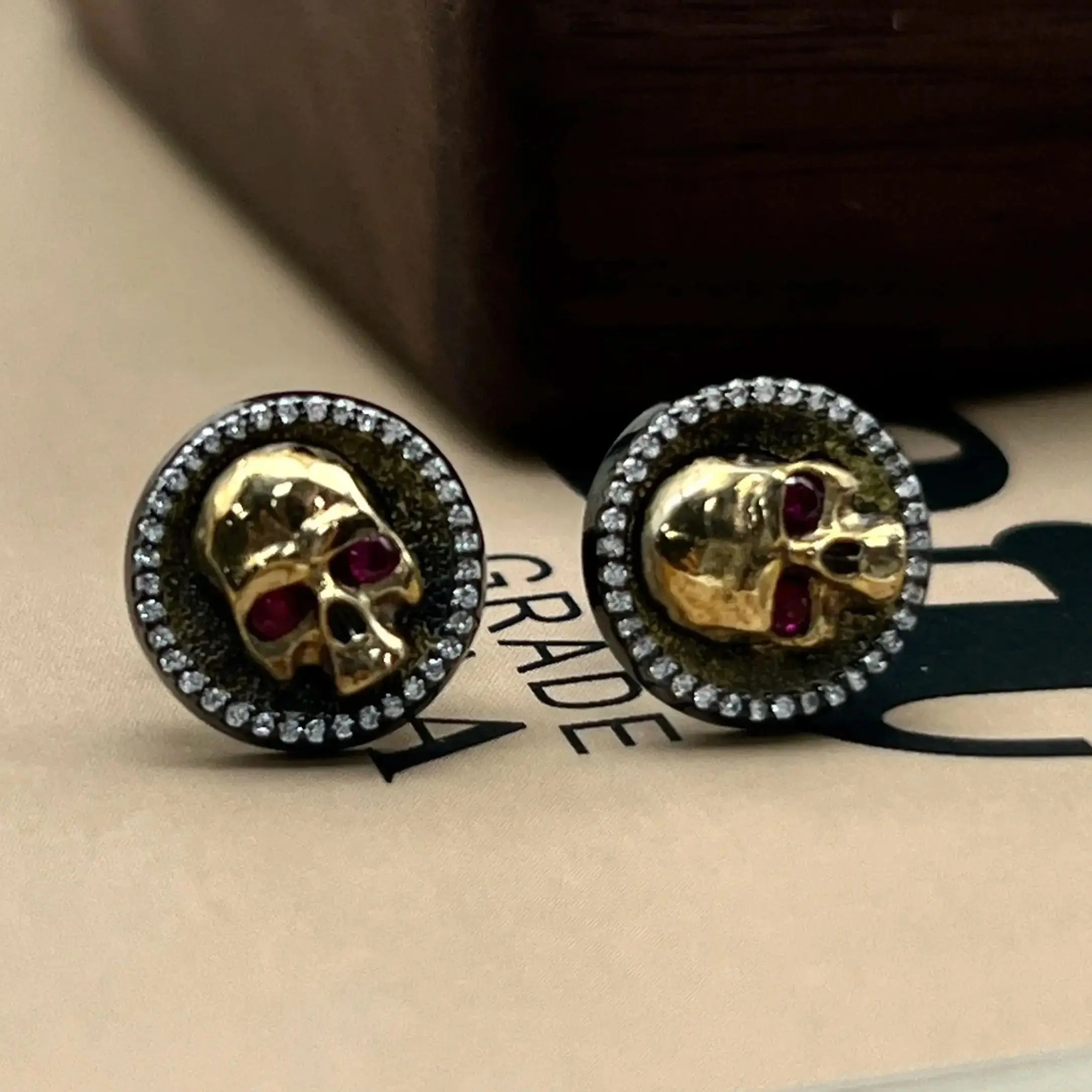 S925 silver personalized black-coated skull earrings for men and women; mythical dark style stud earrings
S925 silver personalized black-coated skull earrings for men and women; mythical dark style stud earrings