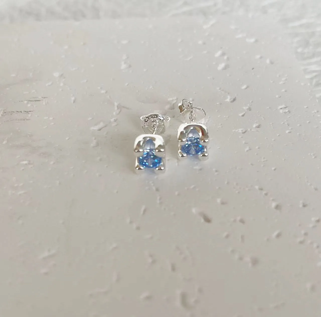 2024 New Popular Zircon Hip Hop Stainless Steel Square Trendy Light Luxury Earrings Fashion Ear Studs Jewelry Gift
2024 New Popular Zircon Hip Hop Stainless Steel Square Trendy Light Luxury Earrings Fashion Ear Studs Jewelry Gift