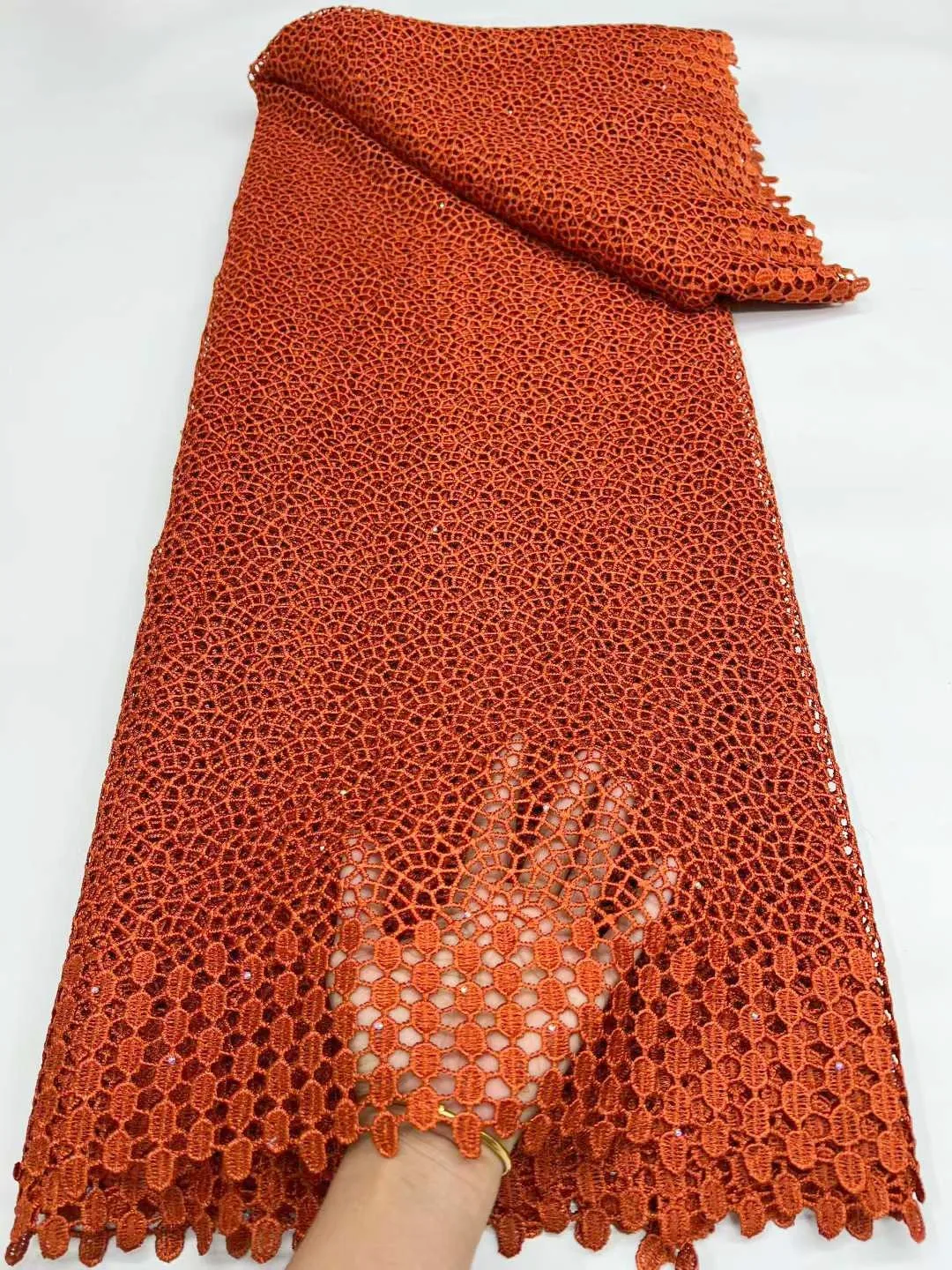 Африканское кружево гипюр 2026: высококачественное нигерийское кружево с камнями, водорастворимое, для женских вечерних платьев
Африканское кружево гипюр 2026: высококачественное нигерийское кружево с камнями, водорастворимое, для женских вечерних платьев